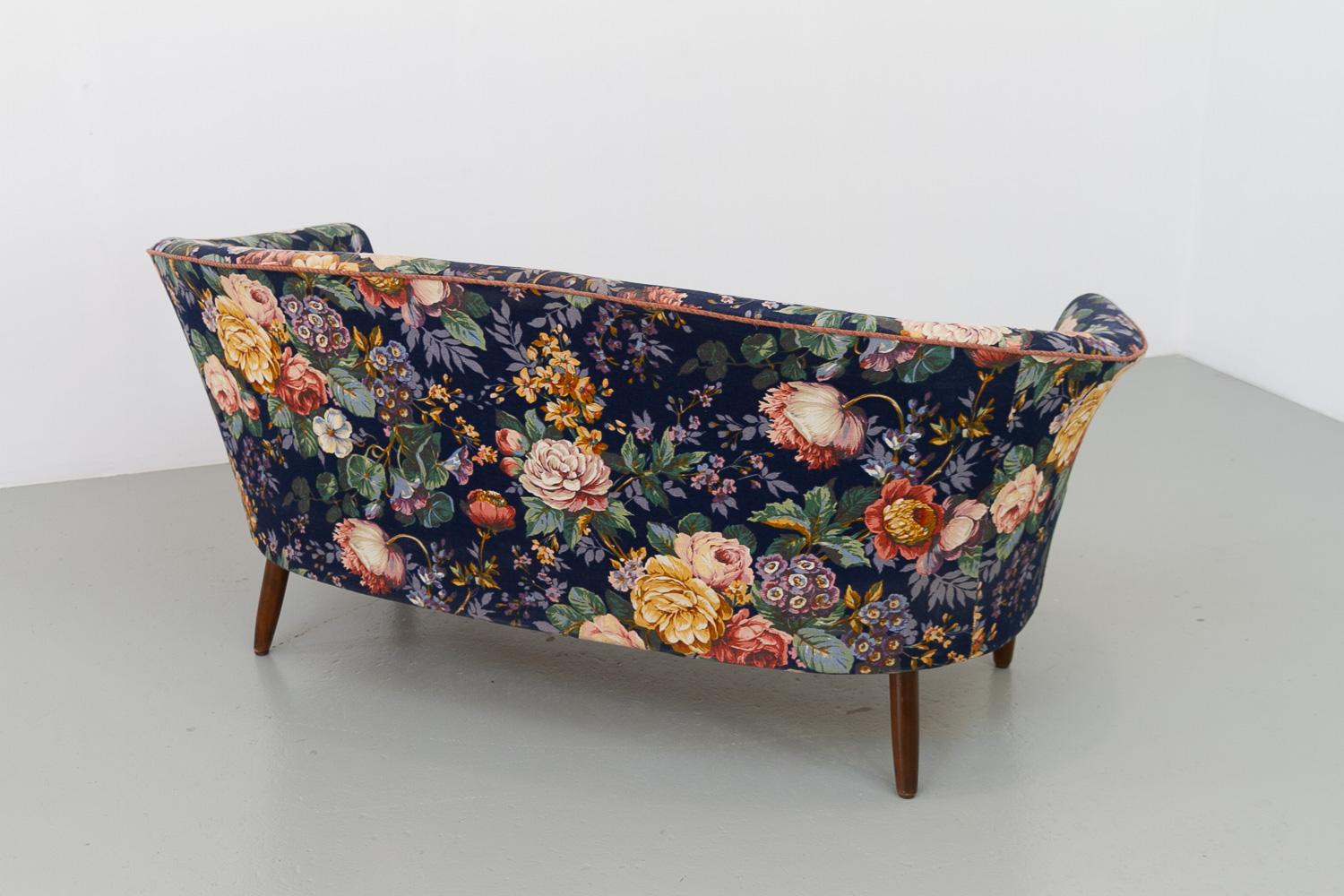 Danish Mid-Century Two Seater Banana Sofa with Floral Fabric, 1950s. For Sale 1