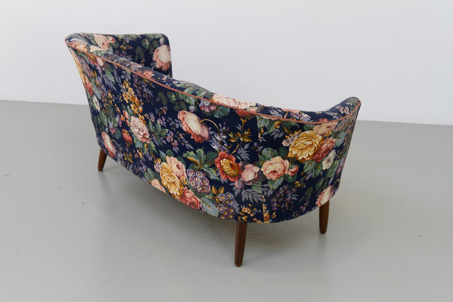 Danish Mid-Century Two Seater Banana Sofa with Floral Fabric, 1950s. For Sale 2
