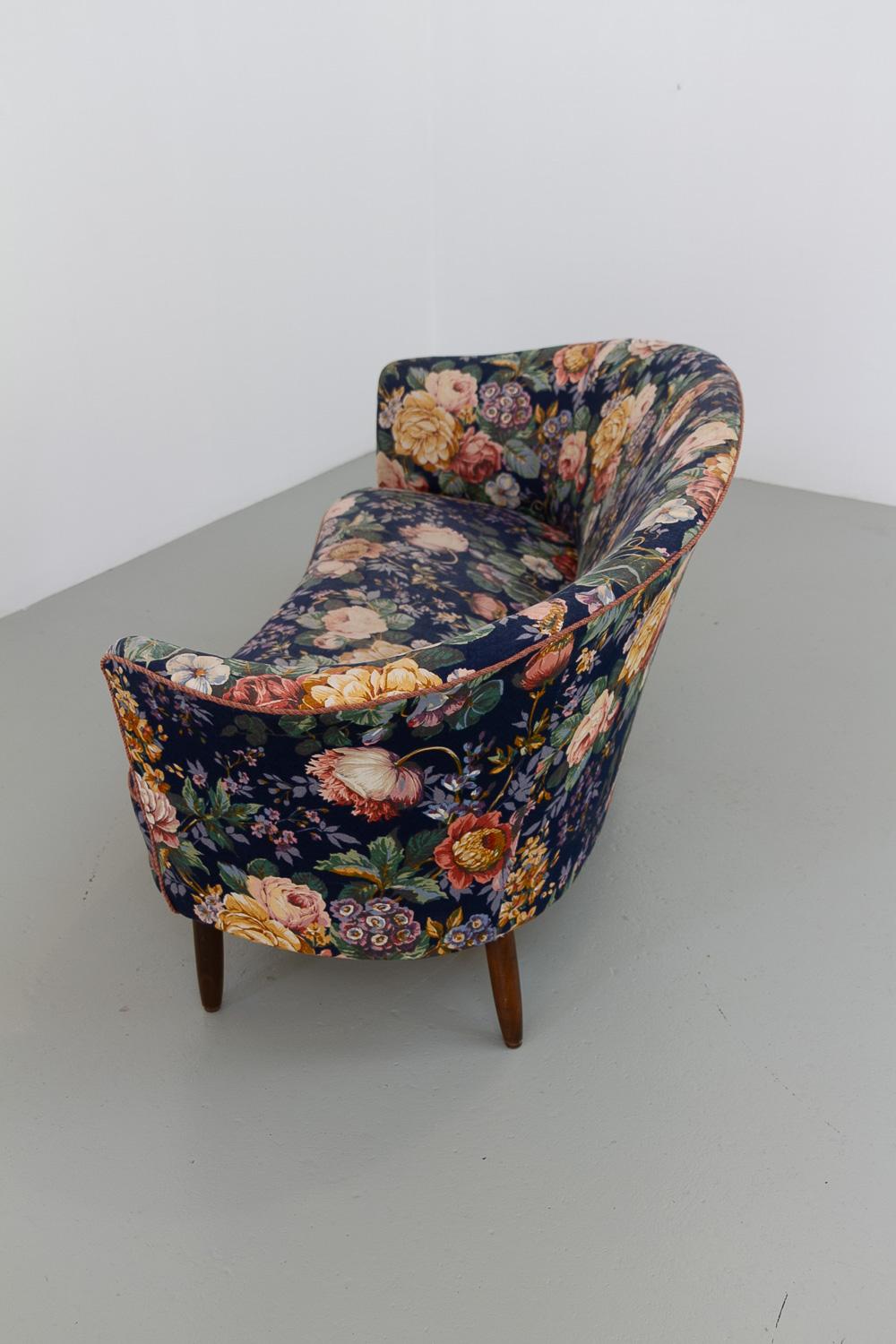 Danish Mid-Century Two Seater Banana Sofa with Floral Fabric, 1950s. For Sale 4