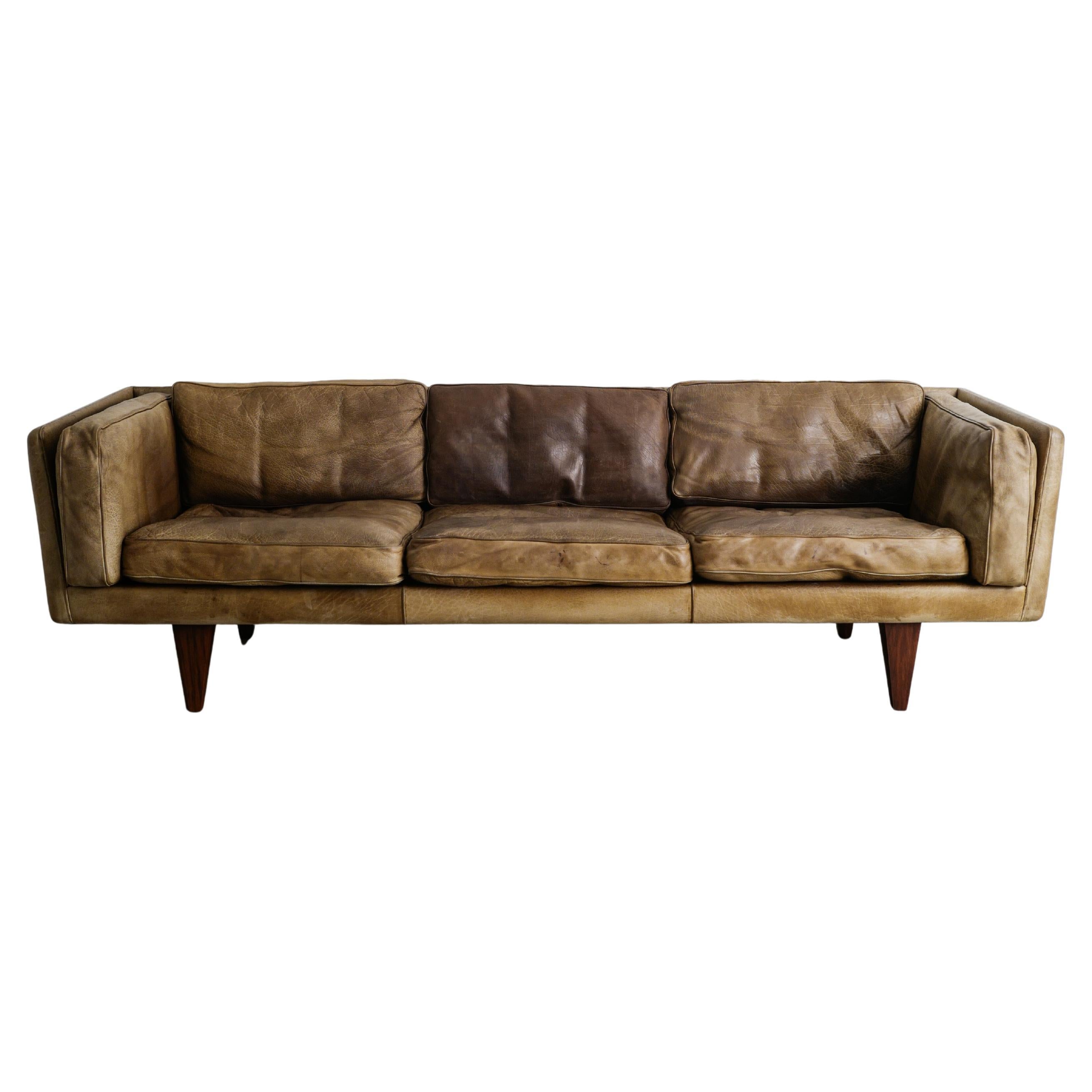 What are lounge chairs called?