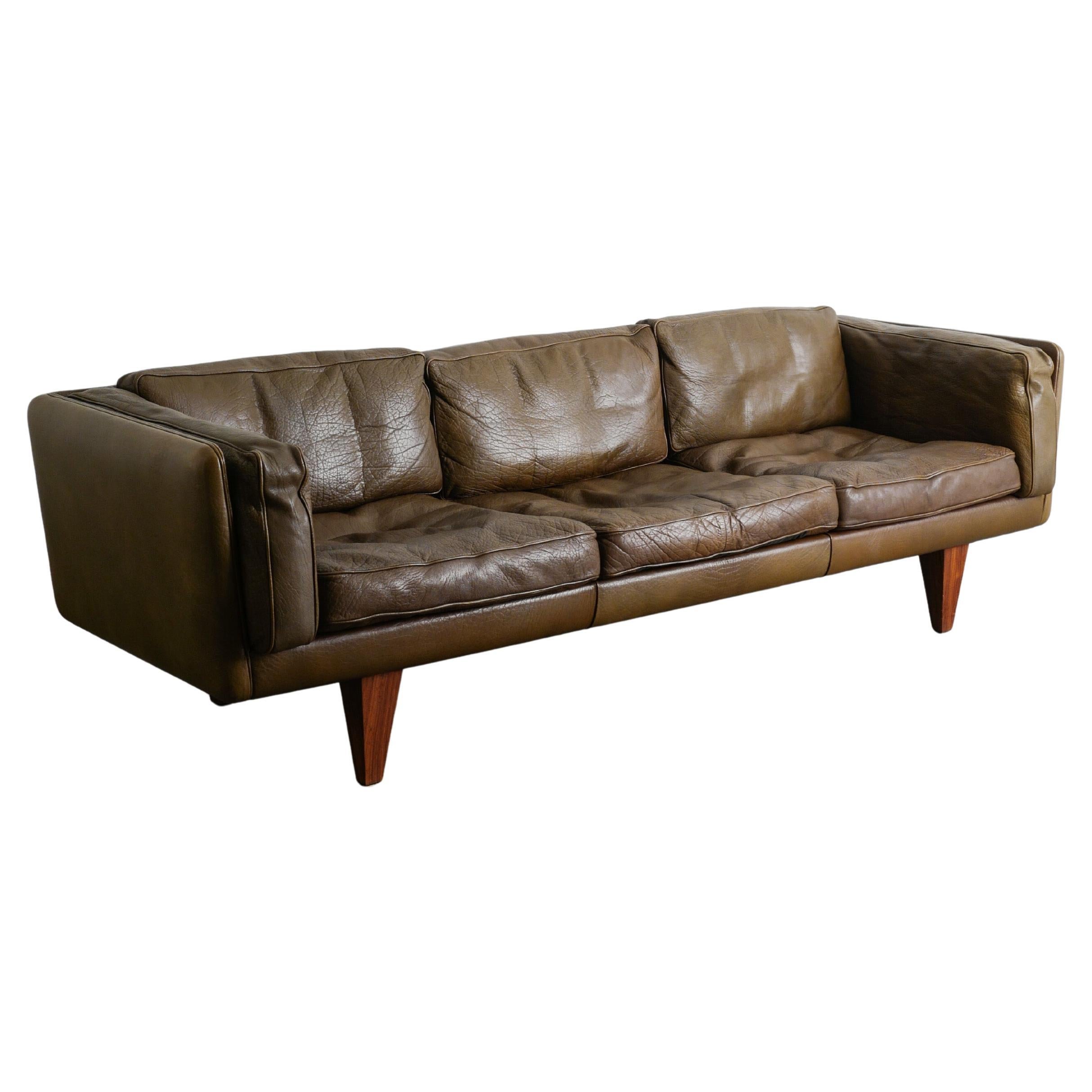 Danish Mid Century V11 Sofa by Illum Wikkelsø in Olive Brown Leather, 1960s For Sale