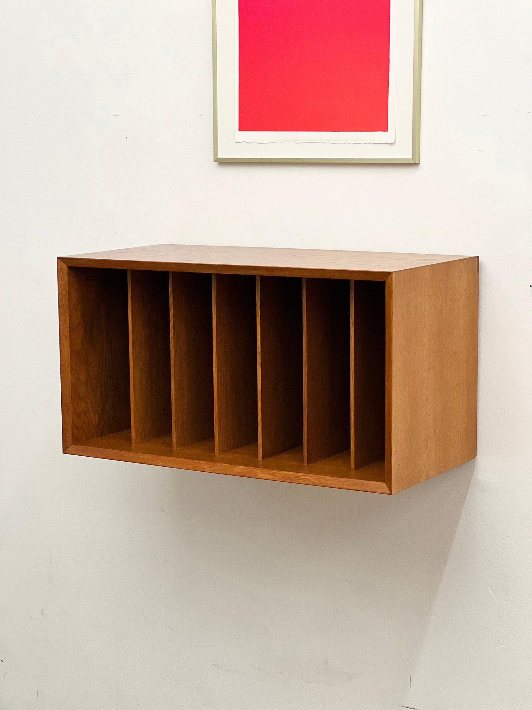 wall mounted vinyl storage