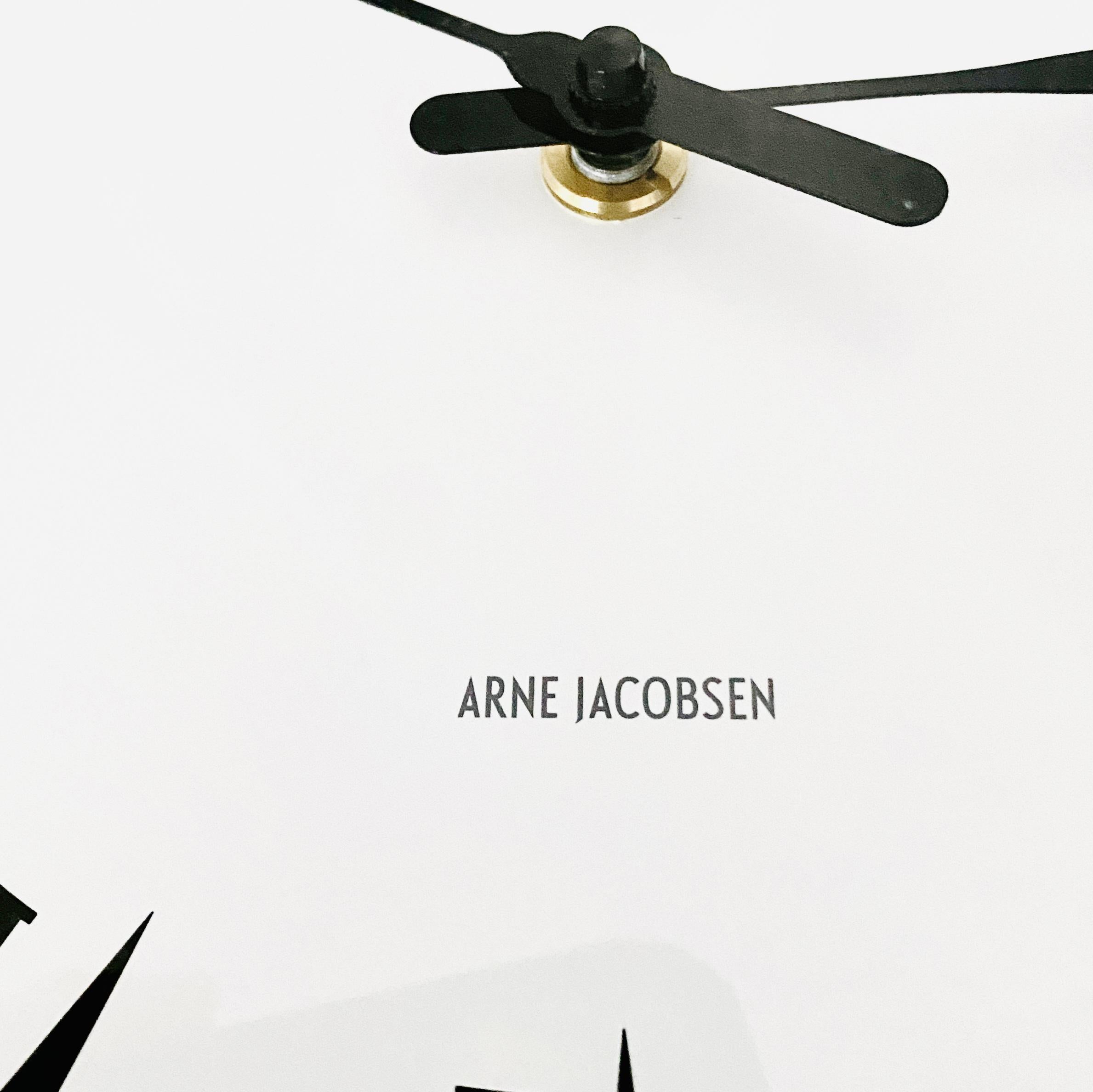 Horloge murale danoise du milieu du siècle dernier modèle Roman d'Arne Jacobsen en vente 6