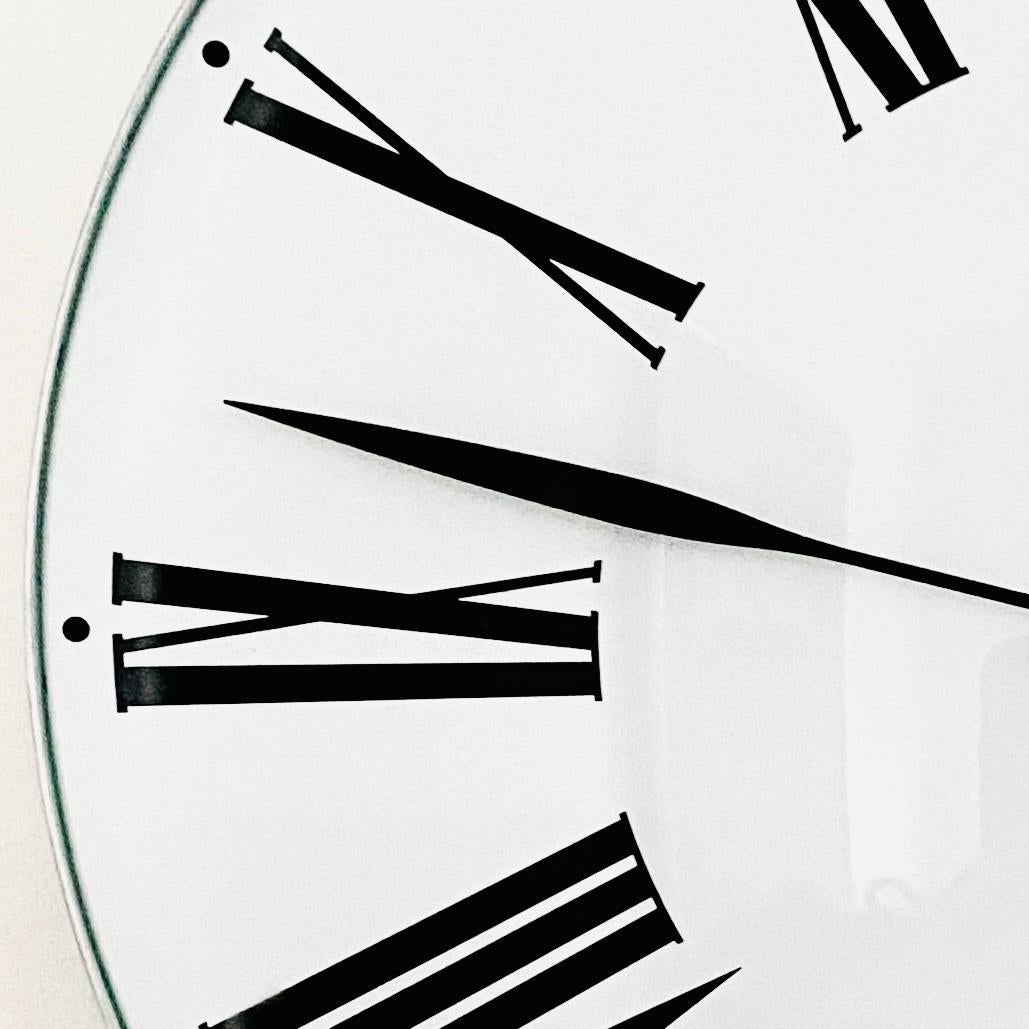 Dänische Wanduhr aus der Mitte des Jahrhunderts von Arne Jacobsen, Modell römisch (Skandinavische Moderne) im Angebot