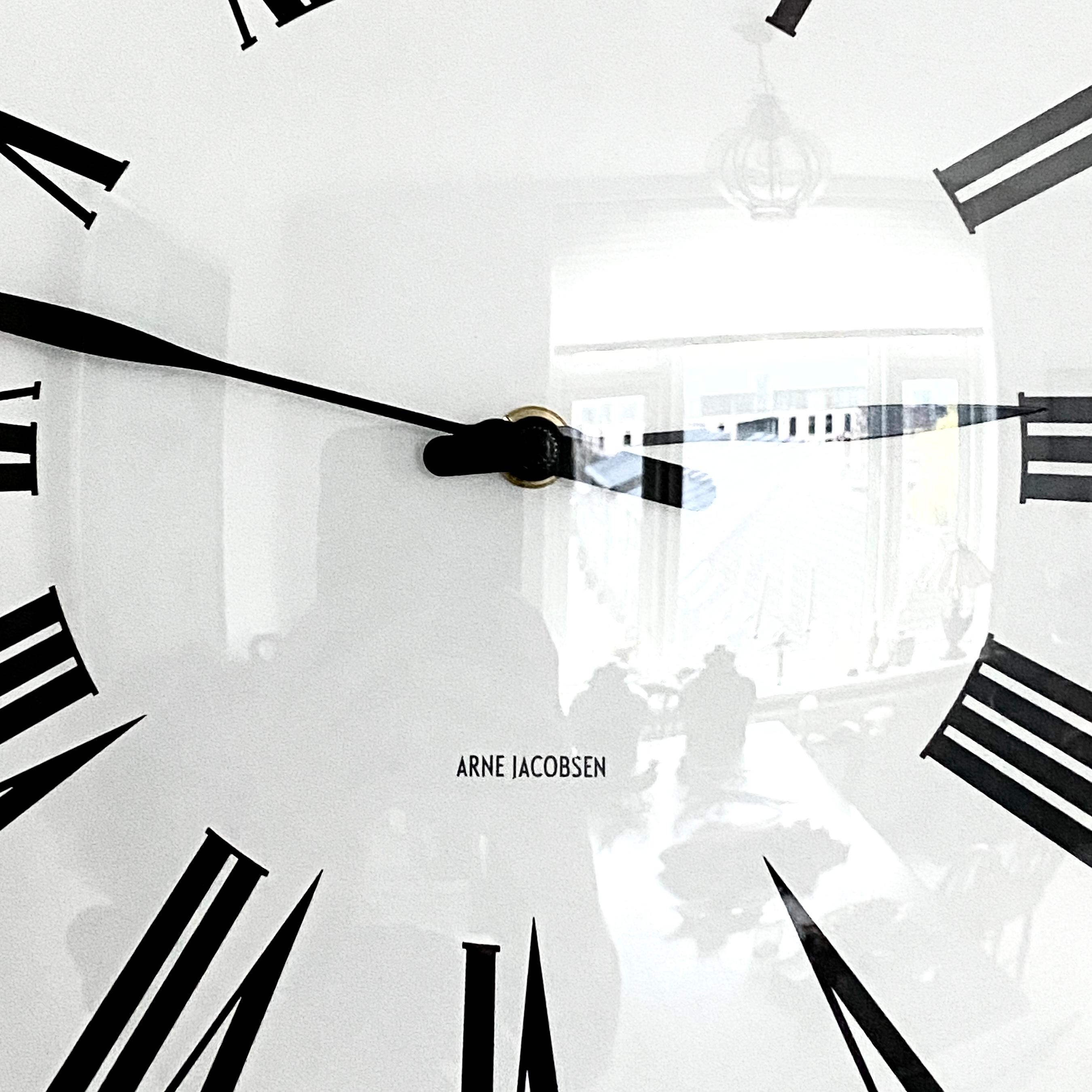 Horloge murale danoise du milieu du siècle dernier modèle Roman d'Arne Jacobsen Bon état - En vente à Haddonfield, NJ