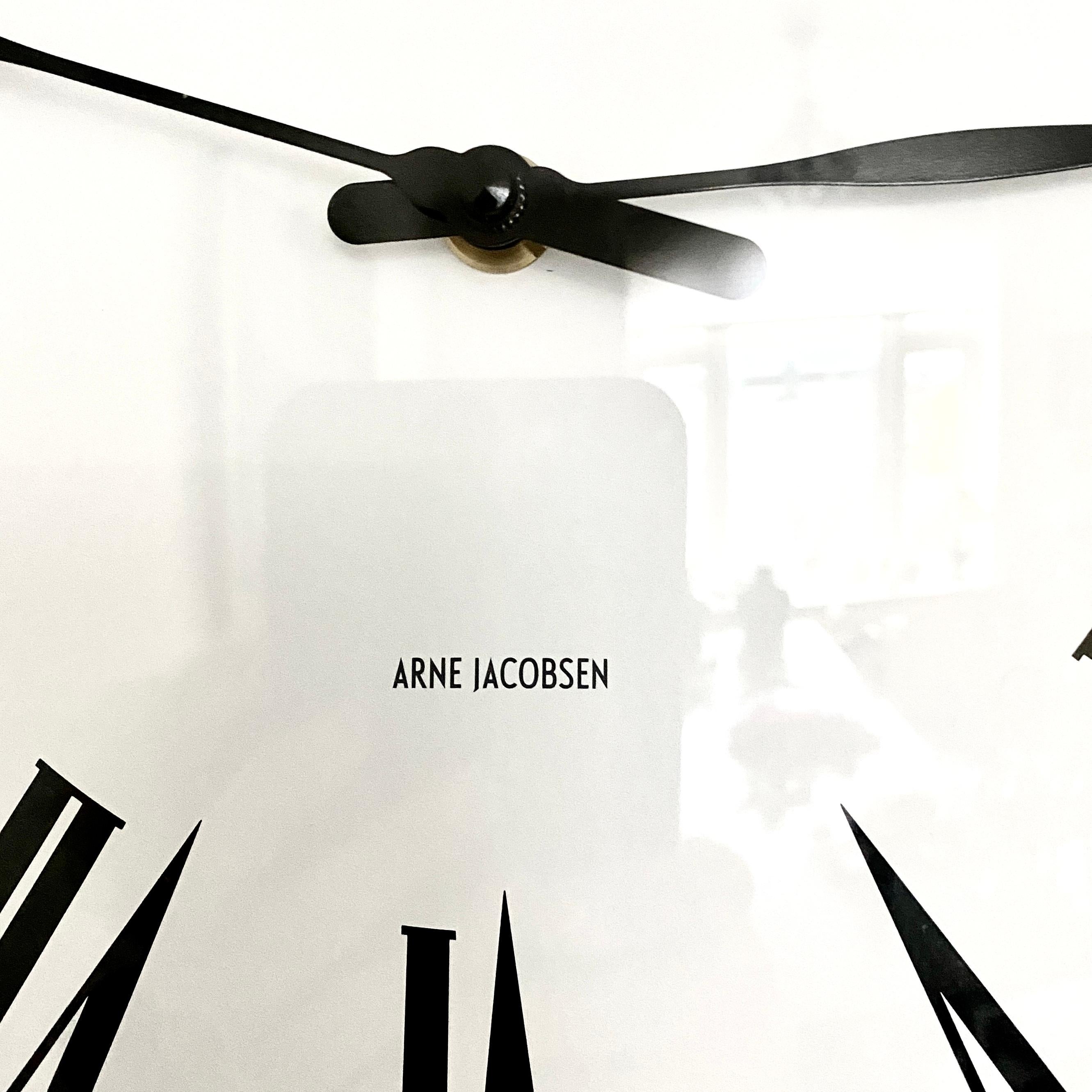 20ième siècle Horloge murale danoise du milieu du siècle dernier modèle Roman d'Arne Jacobsen en vente