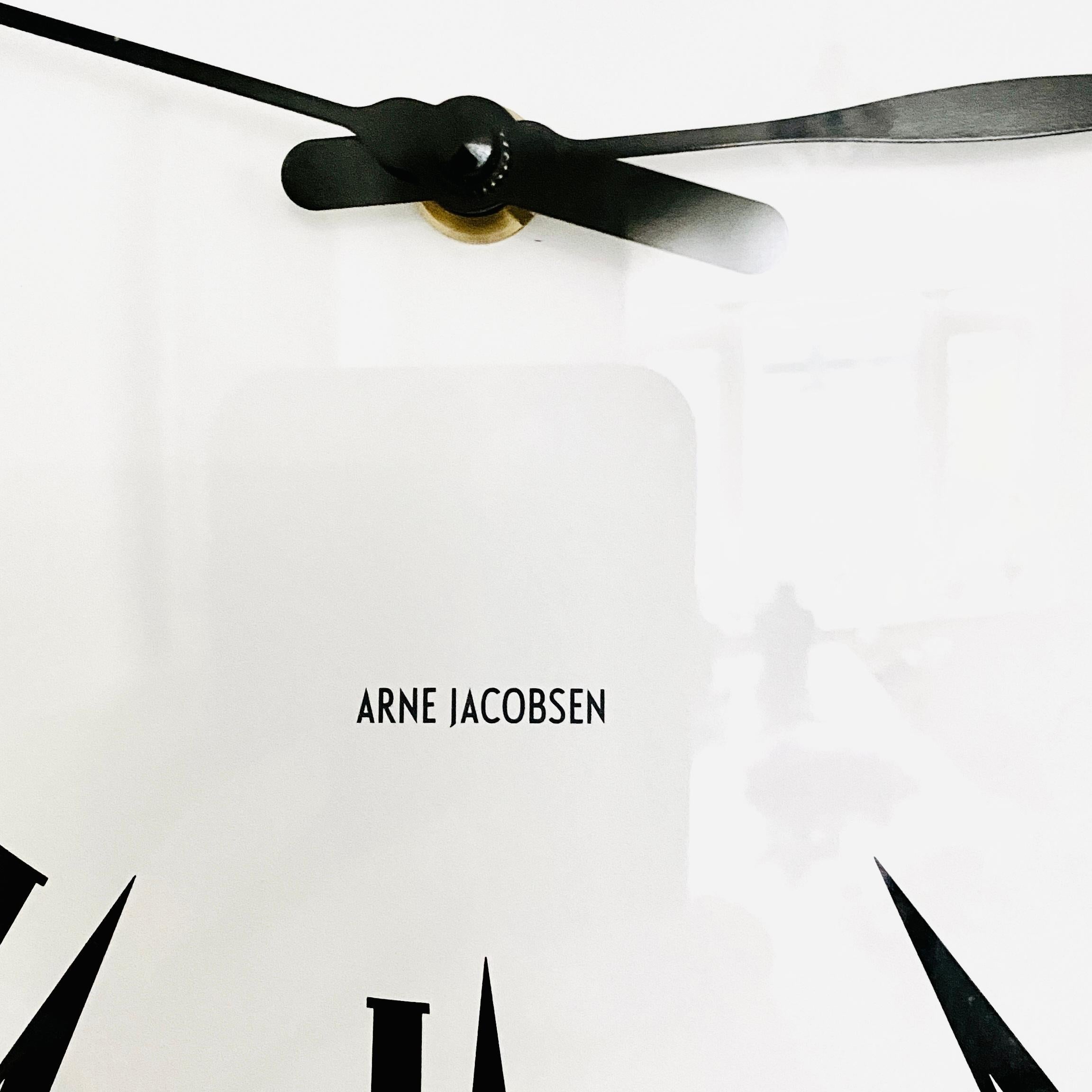 Acier inoxydable Horloge murale danoise du milieu du siècle dernier modèle Roman d'Arne Jacobsen en vente