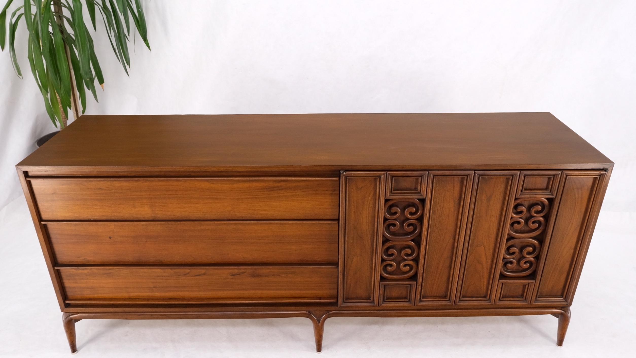 Danish Mid-Century Walnut 6 Drawers Long Credenza Dresser w/ Carved Double Doors For Sale 5