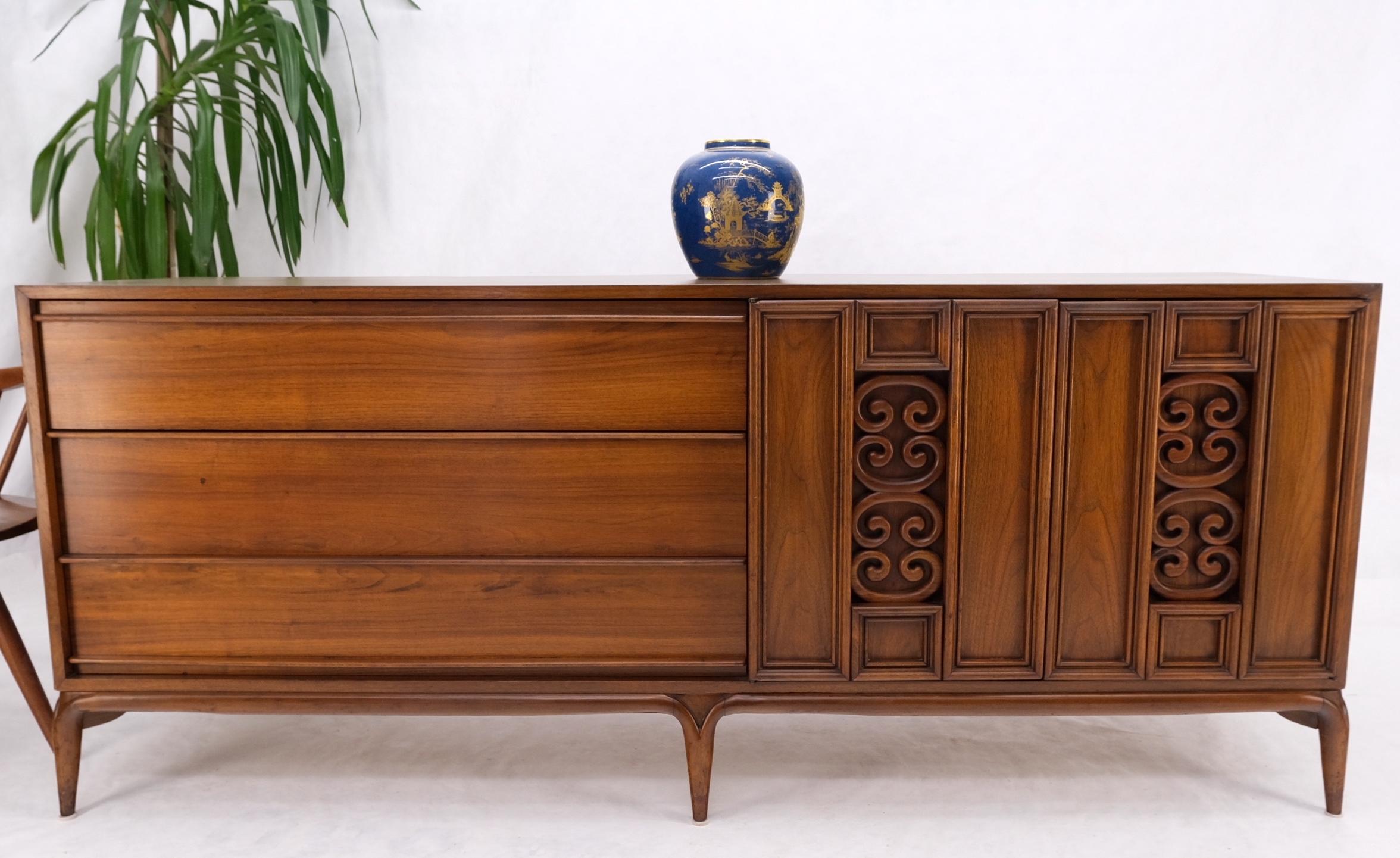 Danish Mid-Century Walnut 6 Drawers Long Credenza Dresser w/ Carved Double Doors For Sale 6