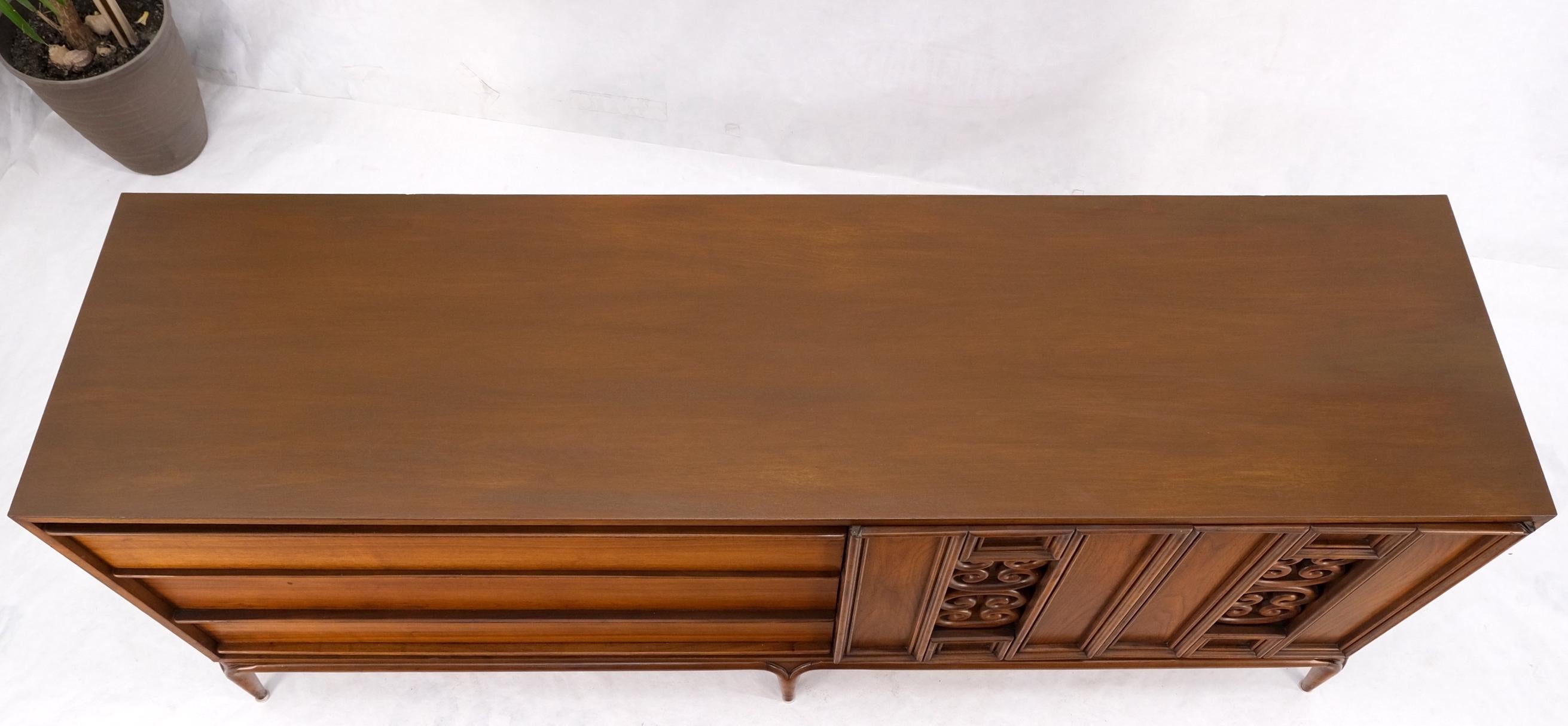 Danish Mid-Century Walnut 6 Drawers Long Credenza Dresser w/ Carved Double Doors For Sale 8