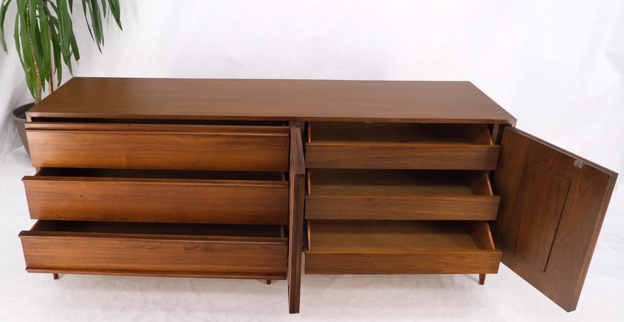 Danish Mid-Century Walnut 6 Drawers Long Credenza Dresser w/ Carved Double Doors For Sale 10