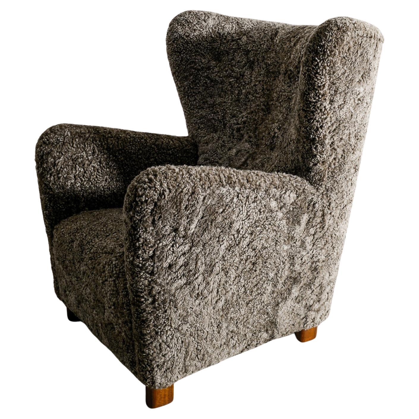 Fauteuil Wingback danois du milieu du siècle avec peau de mouton Produit au Danemark, années 1940 