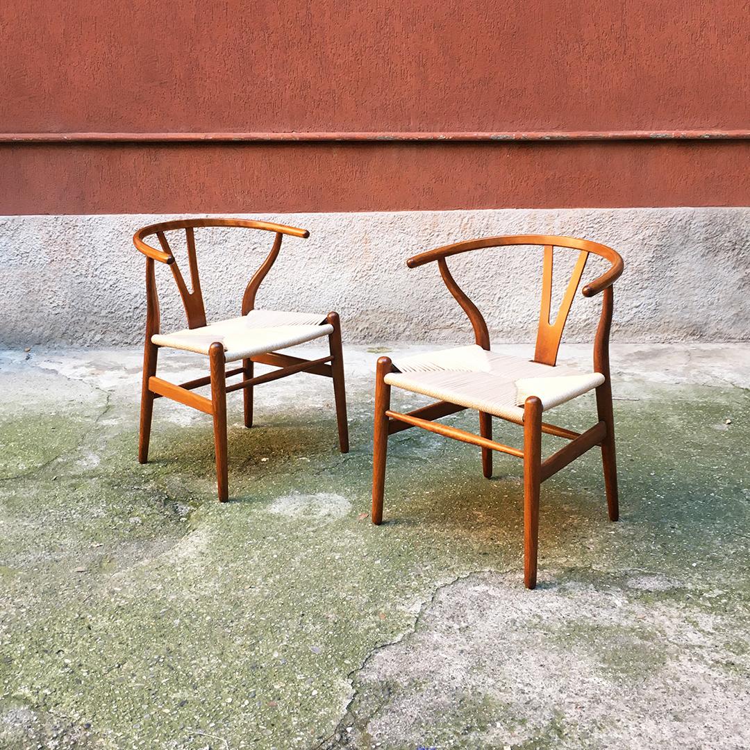 Danish midcentury Wishbone chairs by Hans J. Wegner for C. Hansen & Søn, 1949
CH24 chairs with structure that combines backrest and armrest in a single piece of beech to give stability to the curved top and guarantee a comfortable support, thus
