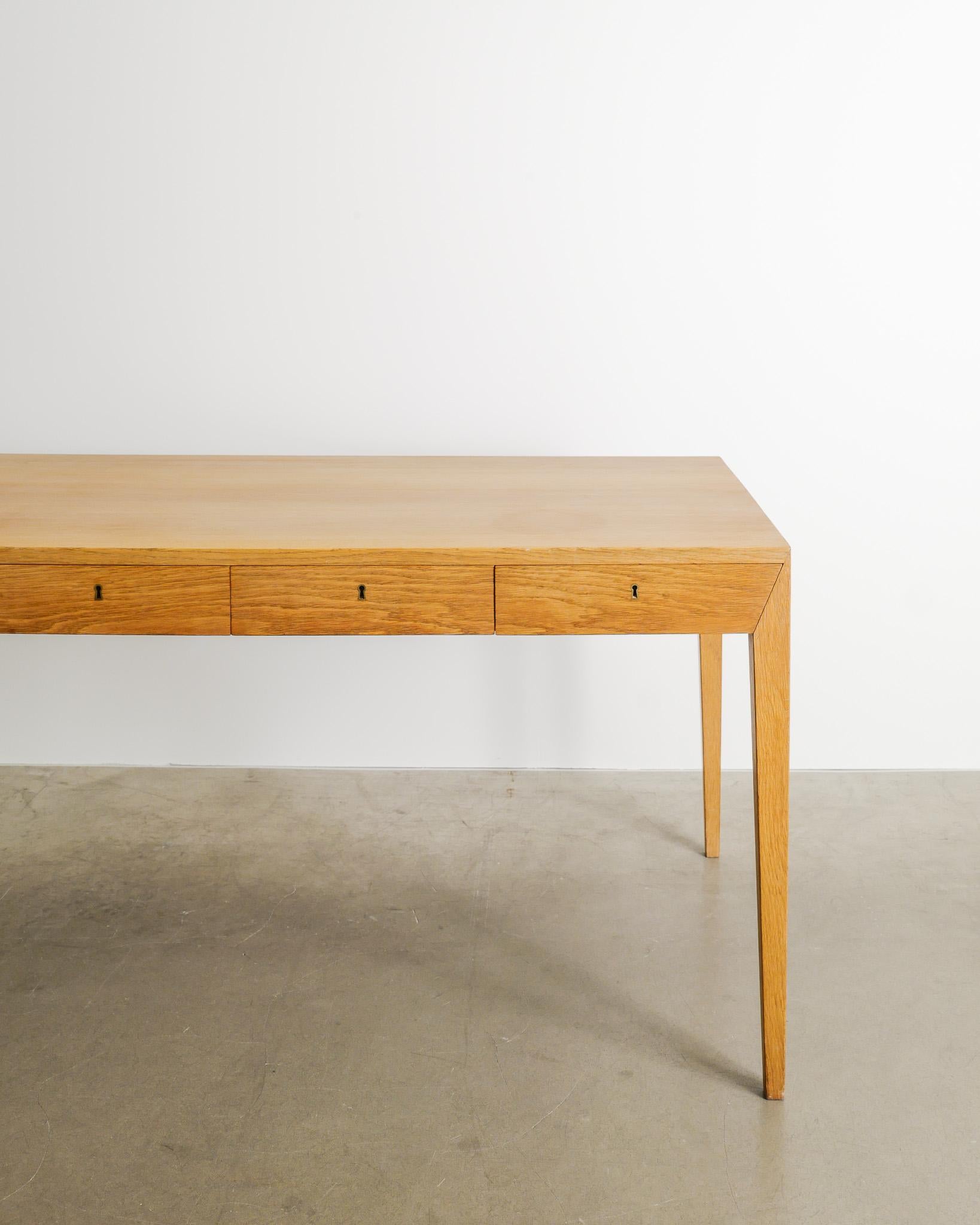 Scandinave moderne Danish Mid Century Wooden Desk Model 36 in Plain Oak by Severin Hansen, 1960s en vente
