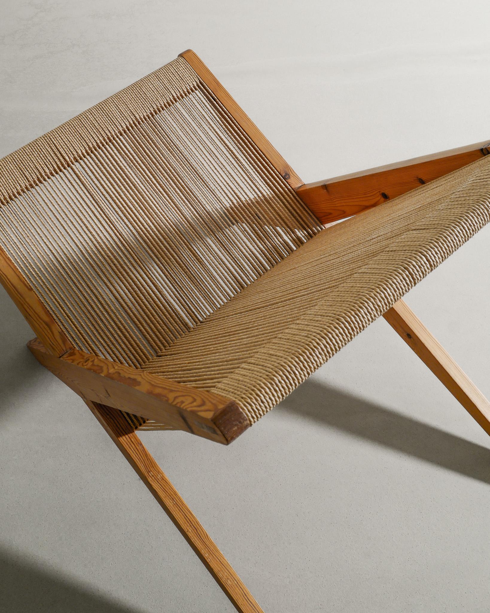 Silla baja de madera danesa de mediados de siglo en pino y Flagline, años 60 mediados del siglo XX en venta