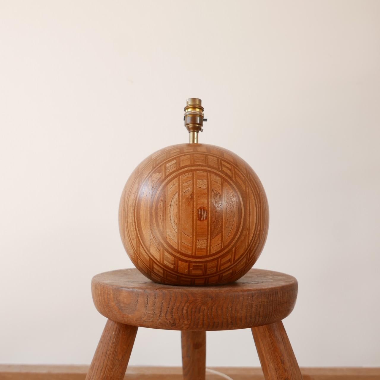 Lampe de bureau danoise du milieu du siècle dernier en bois par Dyrlund en vente 5