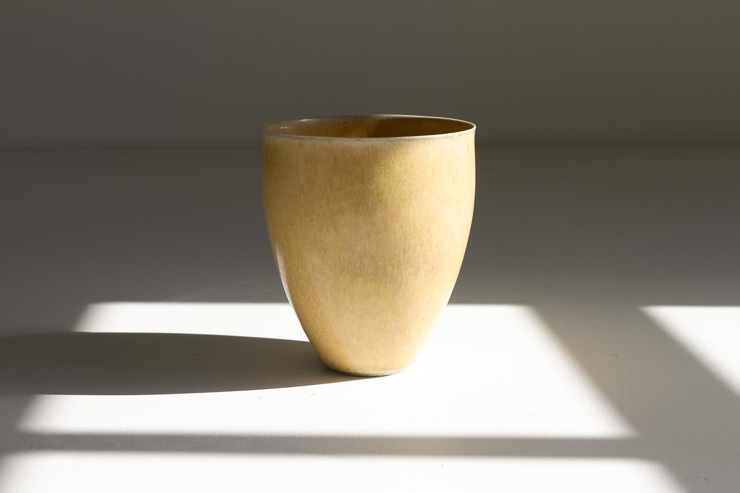 Vaso danese di metà secolo in gres giallo di Saxbo, anni '60. in vendita 3