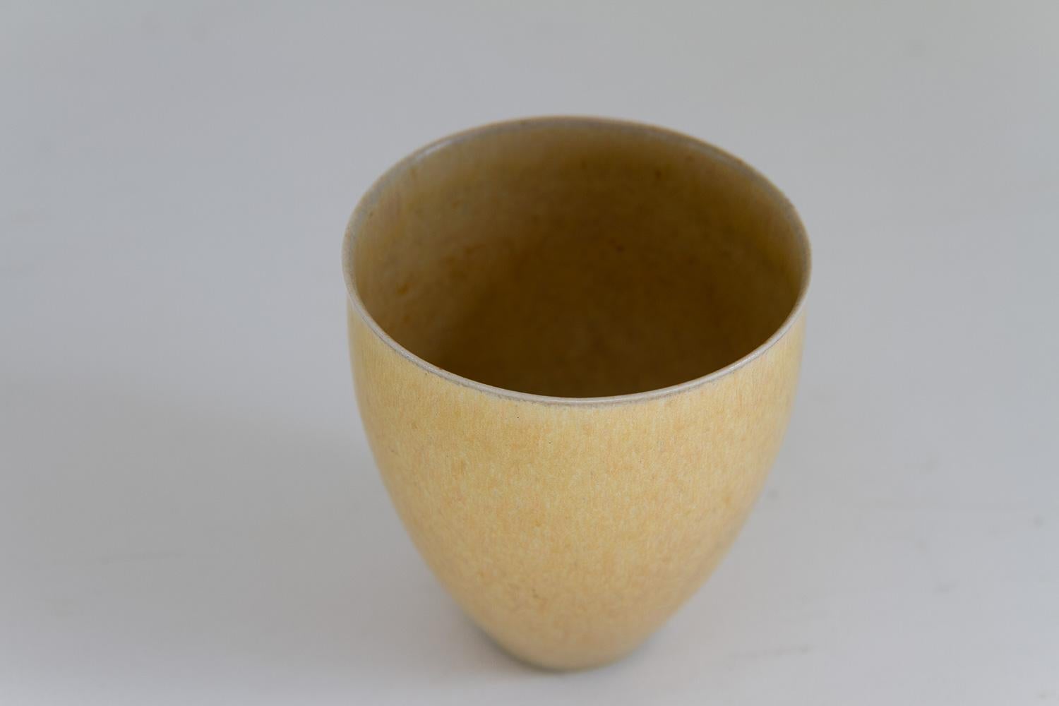 Vaso danese di metà secolo in gres giallo di Saxbo, anni '60. in vendita 7