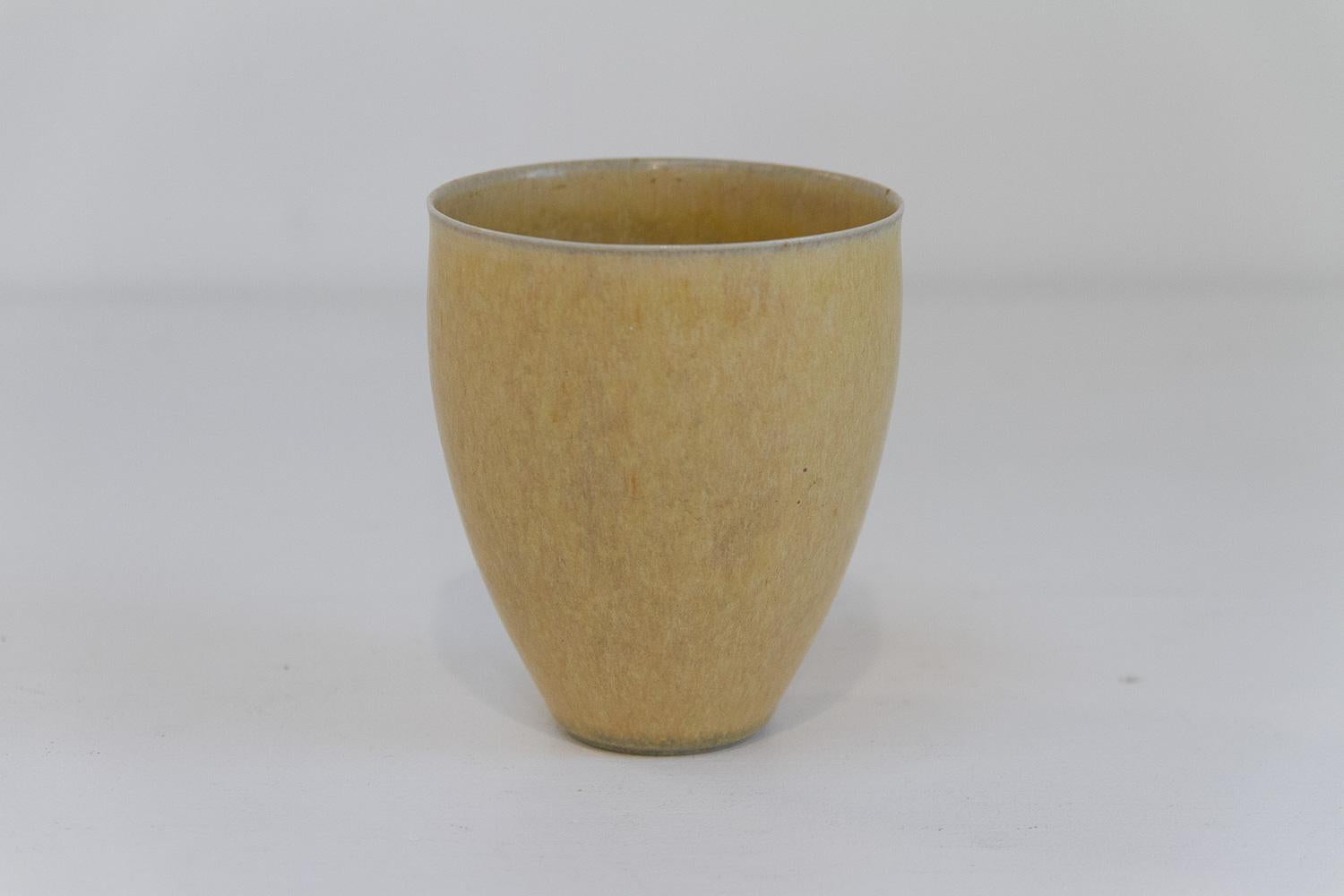 Vaso danese di metà secolo in gres giallo di Saxbo, anni '60. In condizioni buone in vendita a Asaa, DK