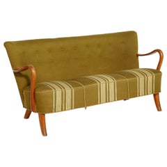 Dänisches Sofa aus der Mitte der 1940er Jahre mit offenen Armlehnen von Alfred Christensen