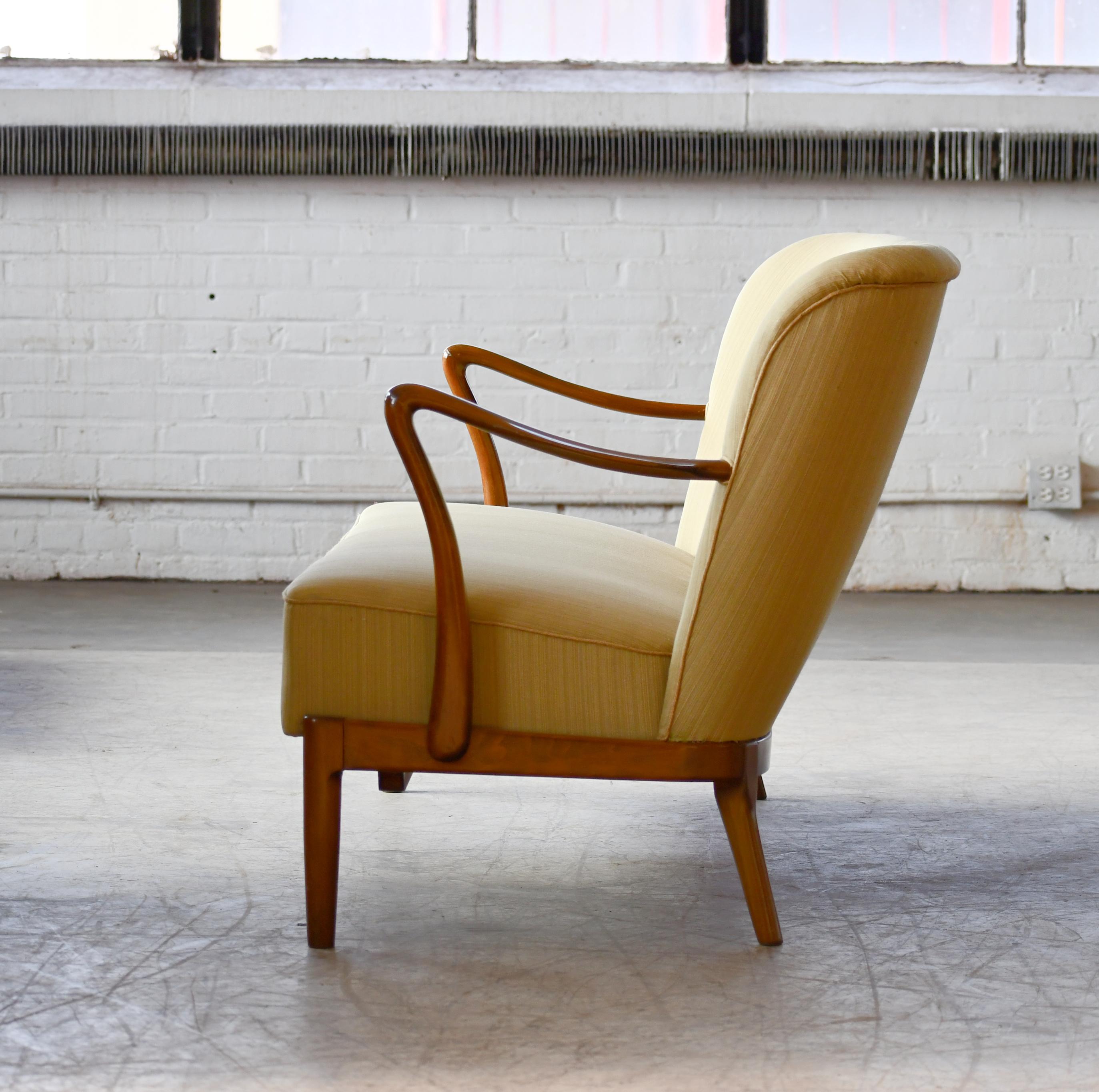 Danish Midcentury 1940s Sofa with Open Armrests Style of Alfred Christensen In Good Condition In Bridgeport, CT