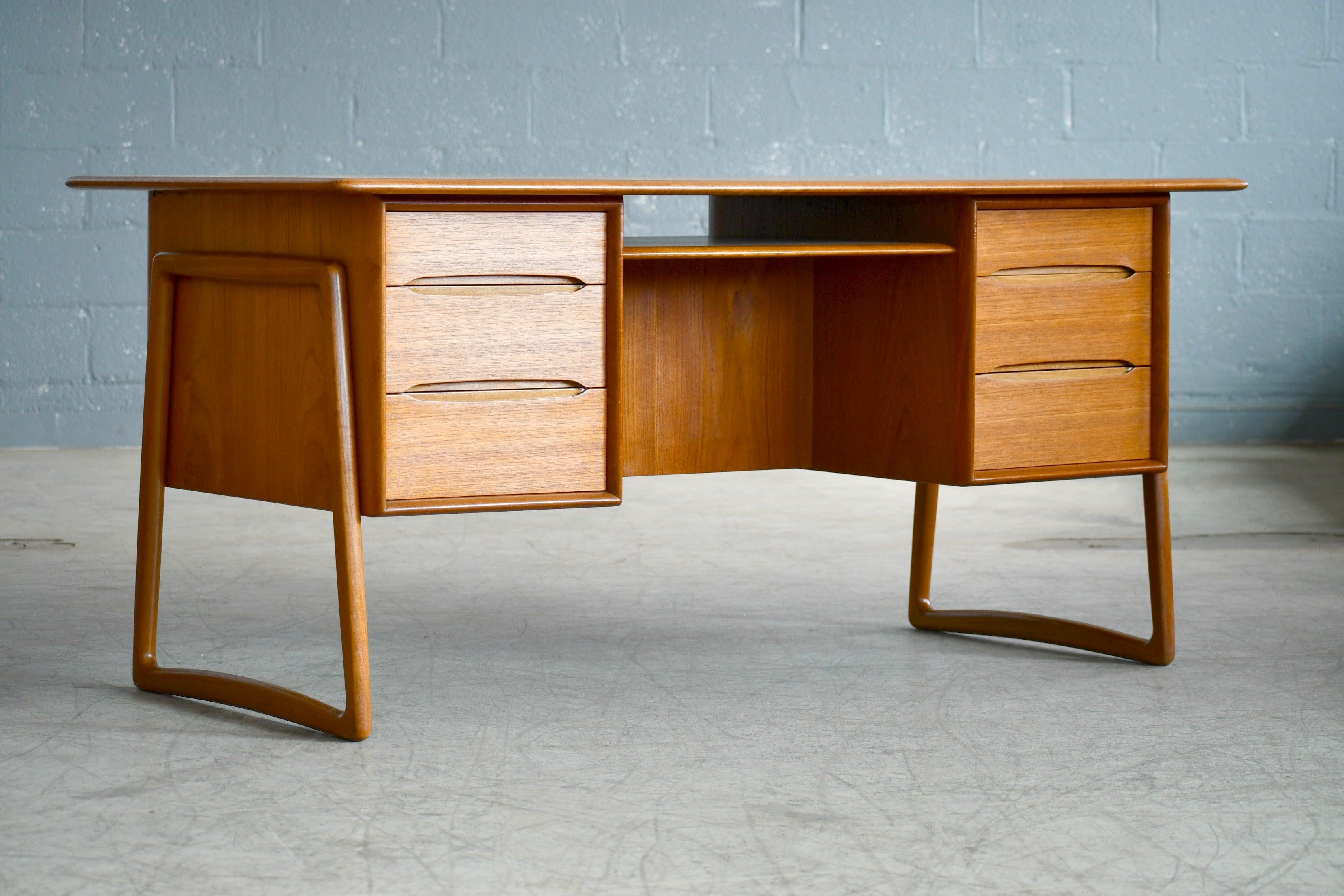 Stunning executive desk designed by architect Svend A. Madsen for Sigurd Hansen Møbelfabrik in Denmark in the 1950s. This iconic design is meticulously crafted in teak wood and is suspended in boomerang legs epitomizing Madsen’s penchant for unique