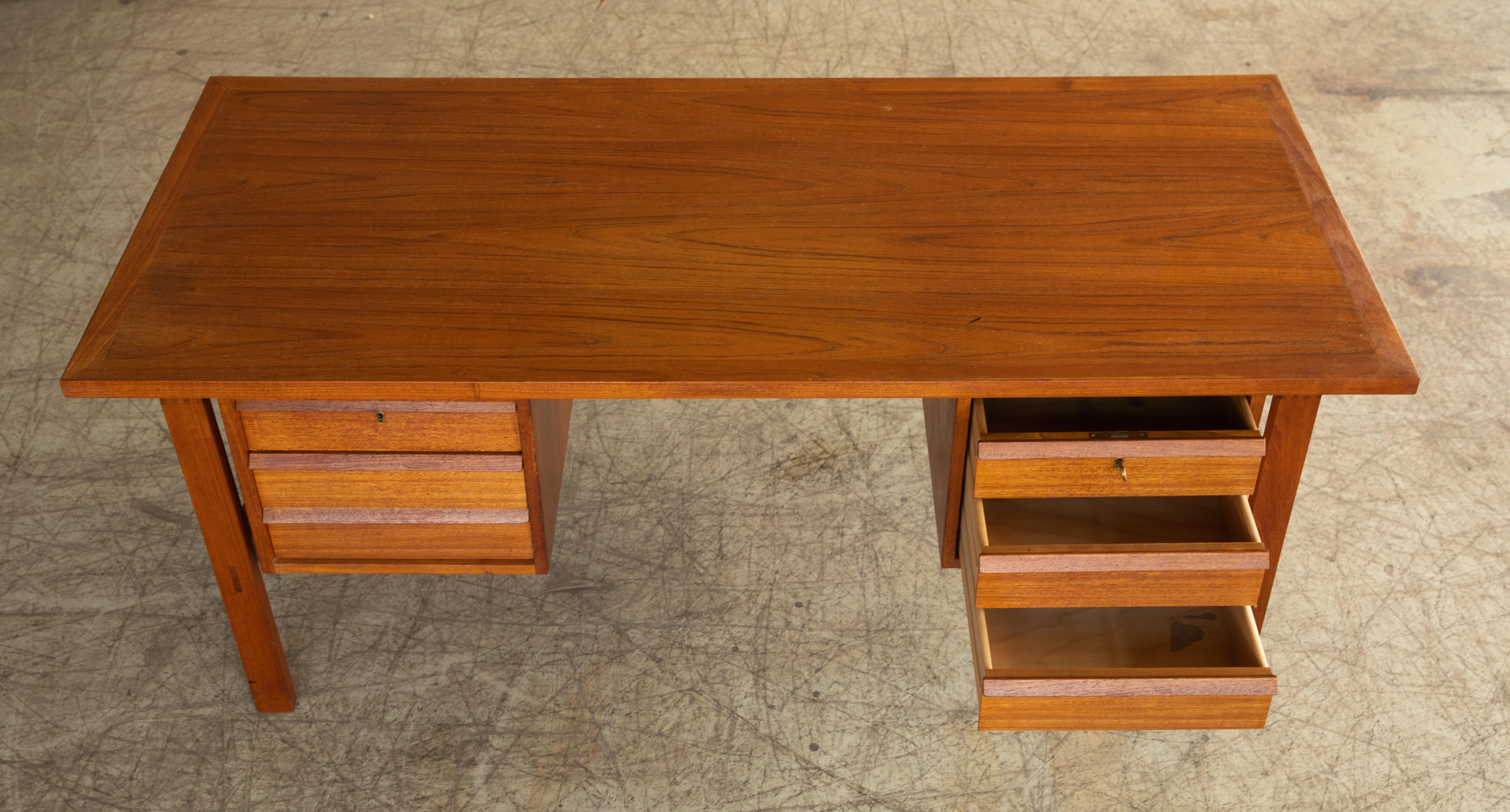 Danish Midcentury 1960s Executive Teak Desk by Svend Aage Madsen 3