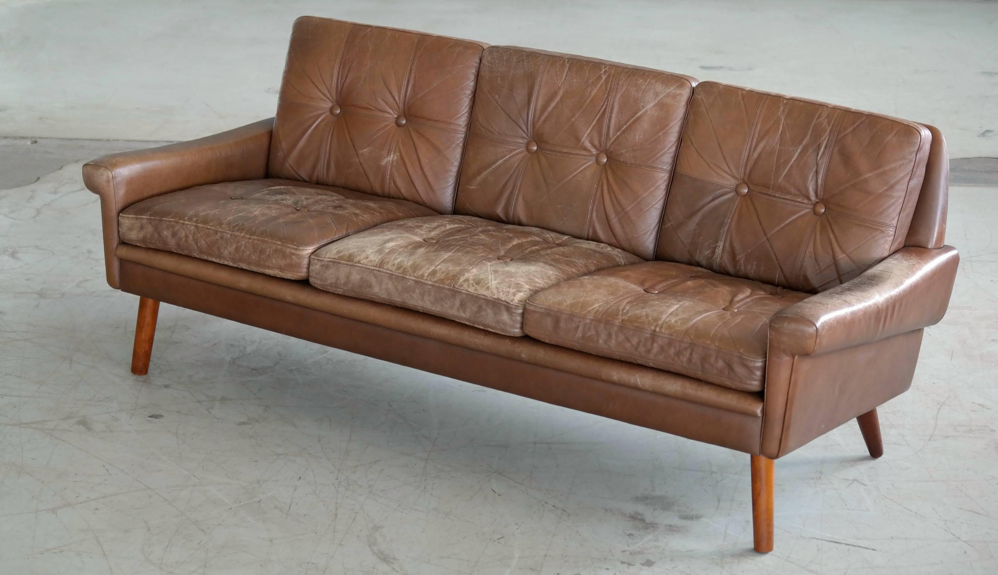 Danish Midcentury 1960s Three-Seat Sofa in Brown Patinated Leather, Sven Skipper In Fair Condition In Bridgeport, CT