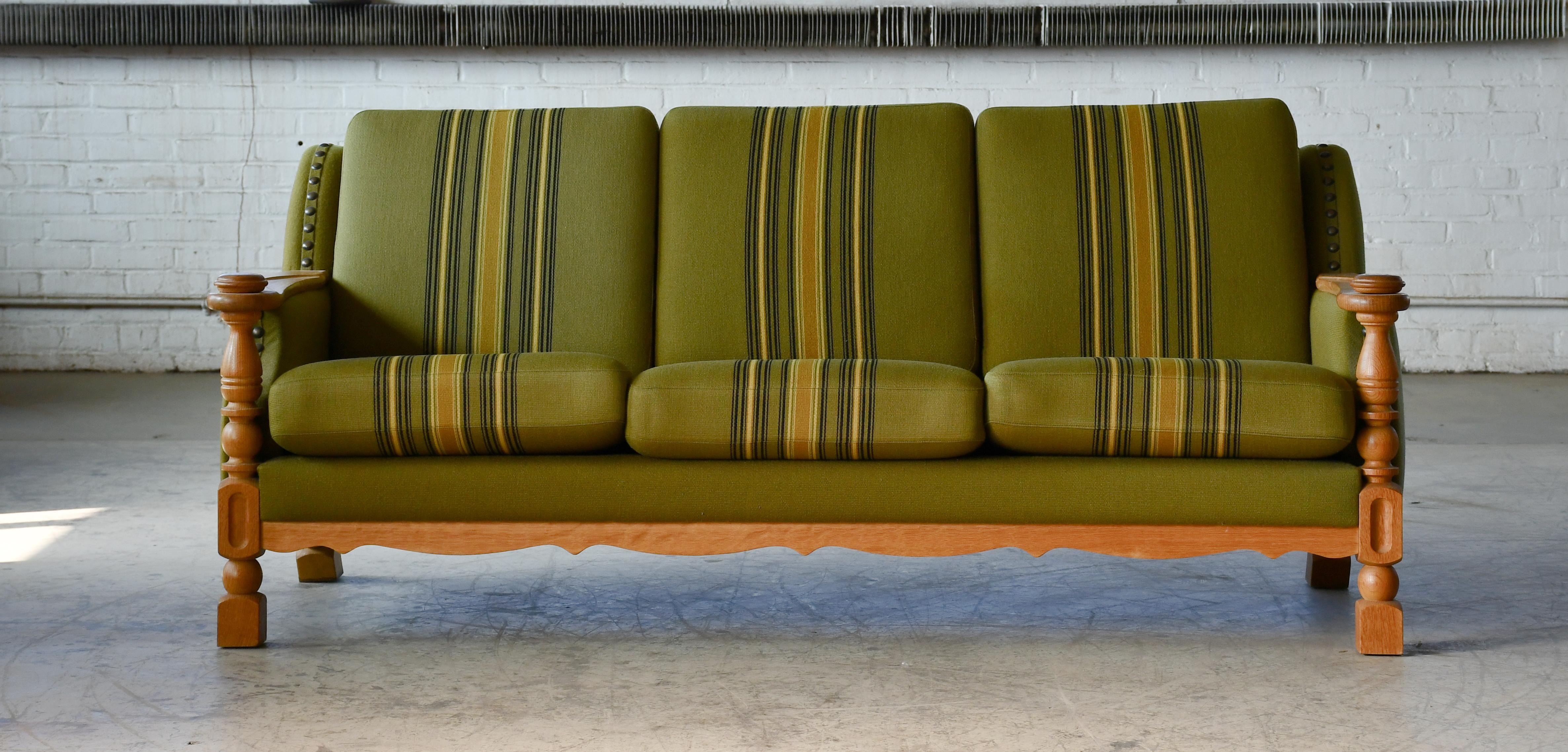 Dänisches 3-Sitzer-Sofa aus massiver Eiche von Henry Kjærnulf, 1960er Jahre (Skandinavische Moderne) im Angebot