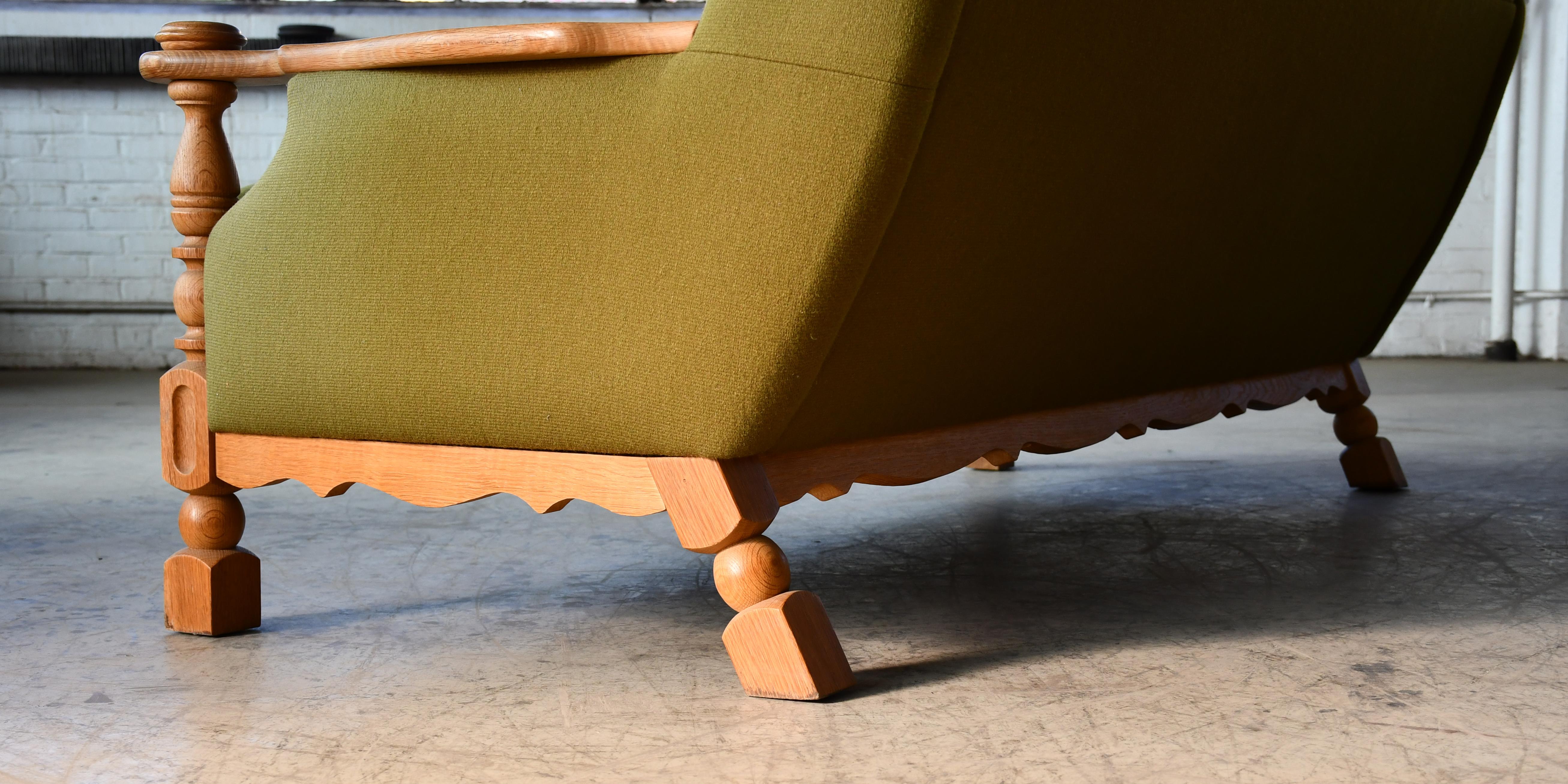 Dänisches 3-Sitzer-Sofa aus massiver Eiche von Henry Kjærnulf, 1960er Jahre (Wolle) im Angebot