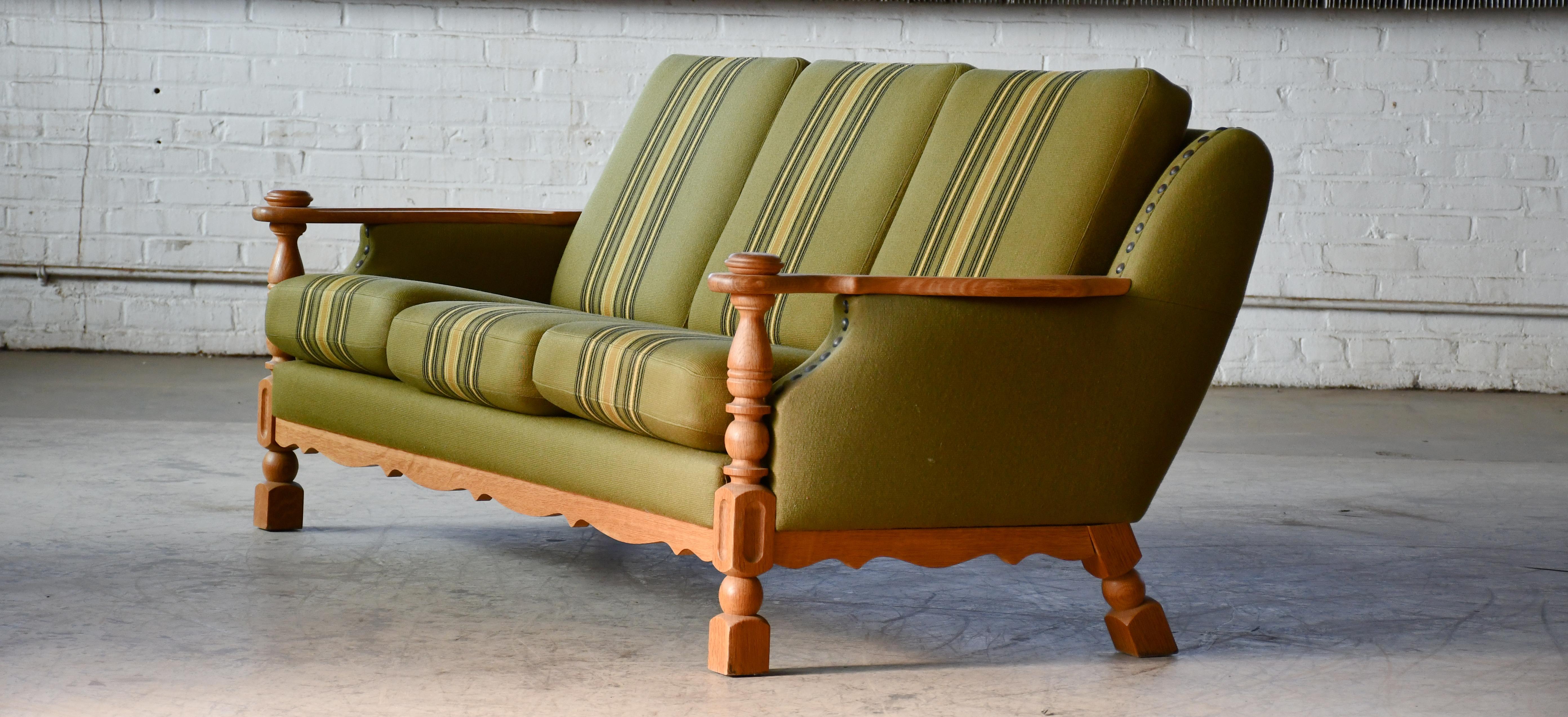 Dänisches 3-Sitzer-Sofa aus massiver Eiche von Henry Kjærnulf, 1960er Jahre im Angebot 2