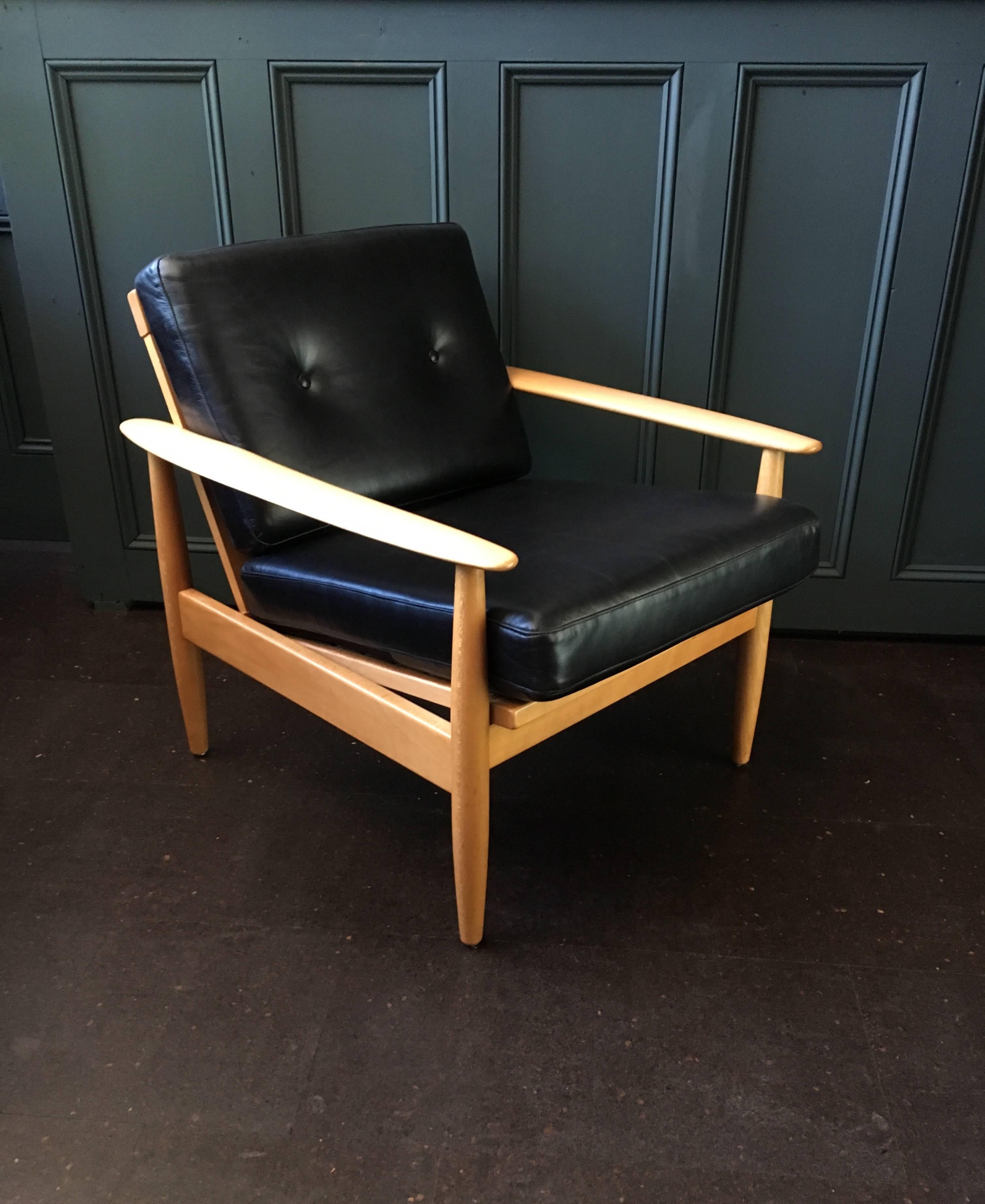 Danish Midcentury Armchair in New Italian Leather Upholstery 3