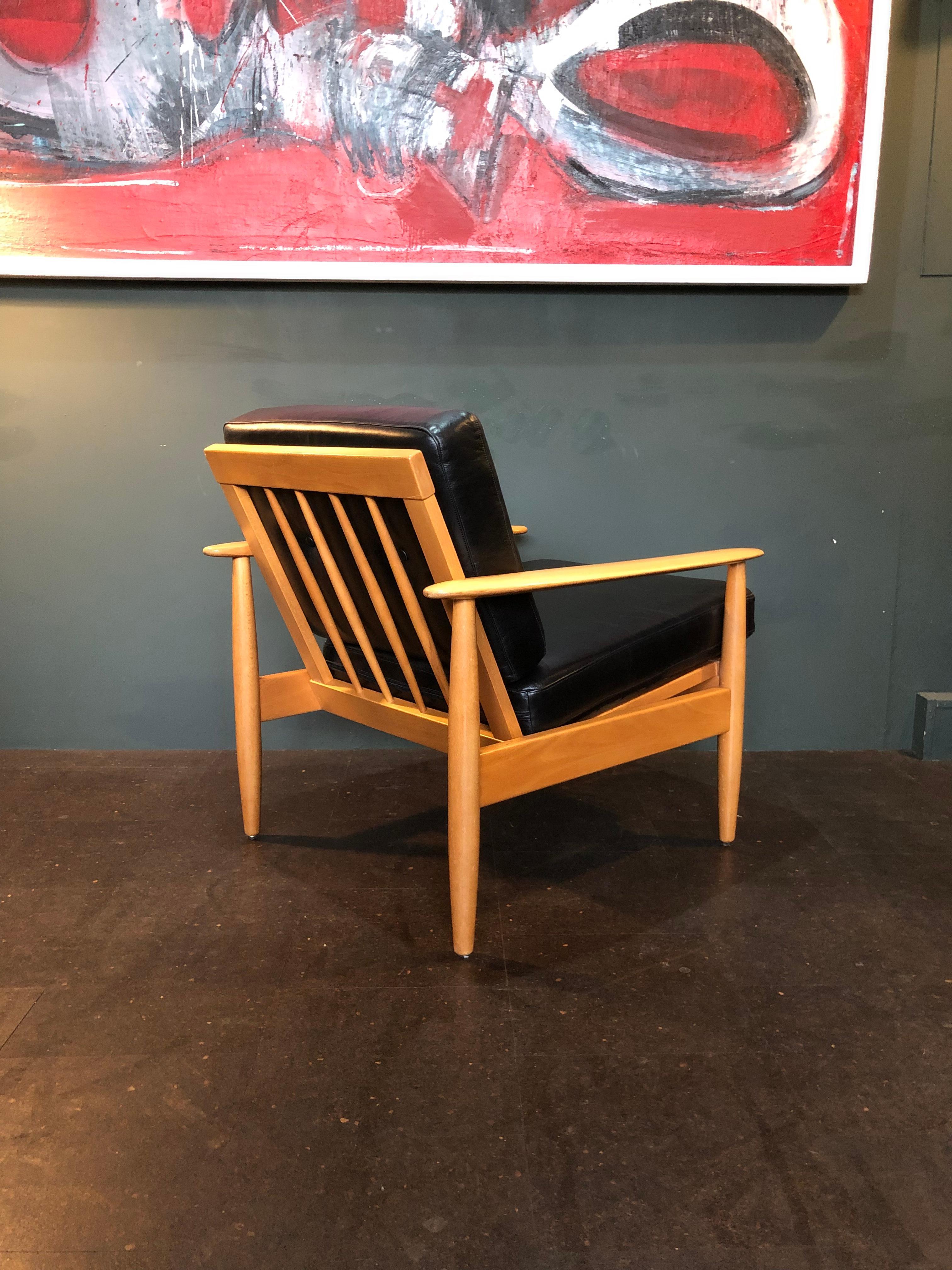 Danish Midcentury Armchair in New Italian Leather Upholstery In Excellent Condition In London, GB