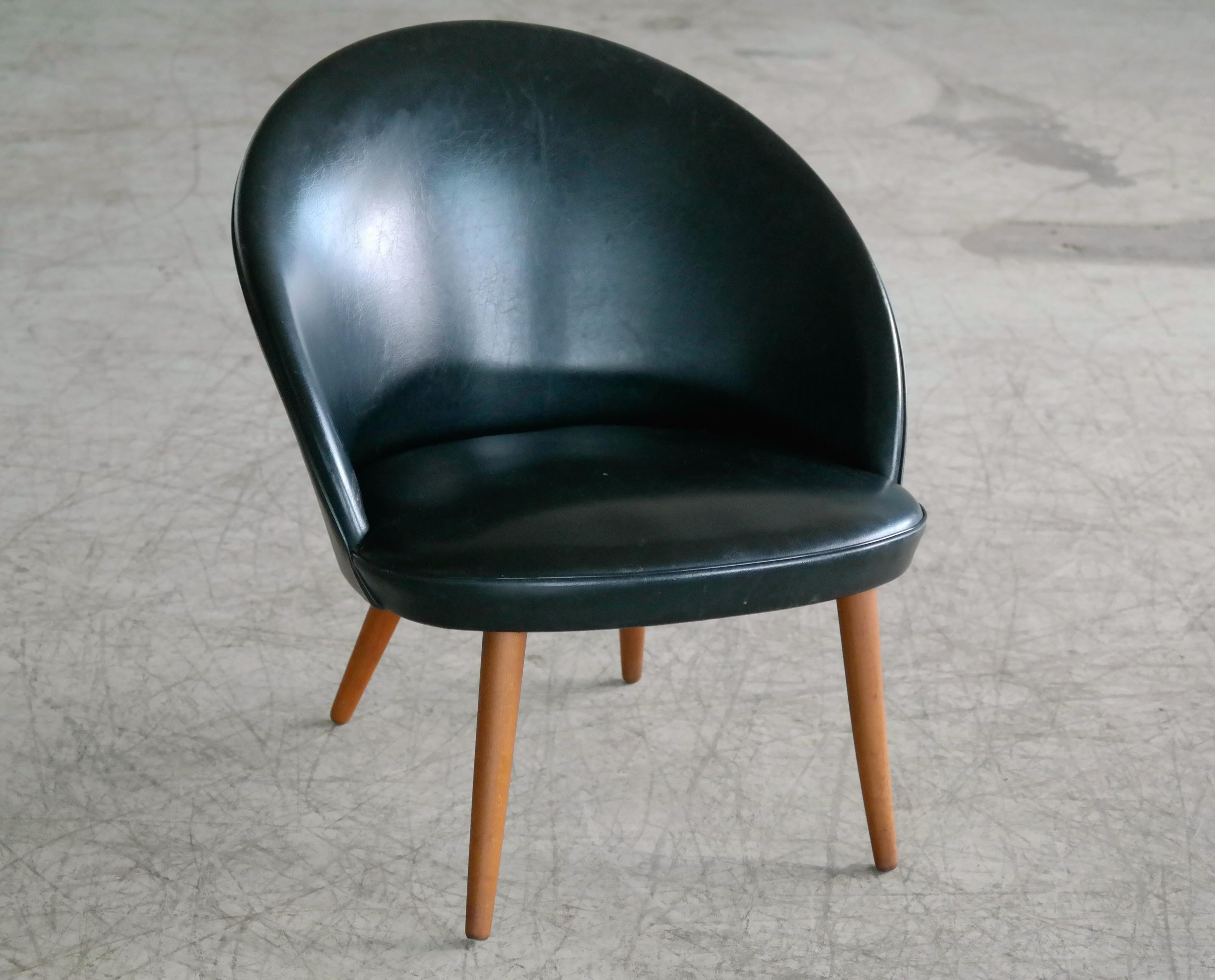 Danish Midcentury Black Vinyl Easy Chair Model 301 by Ejvind Johansson, 1958 3