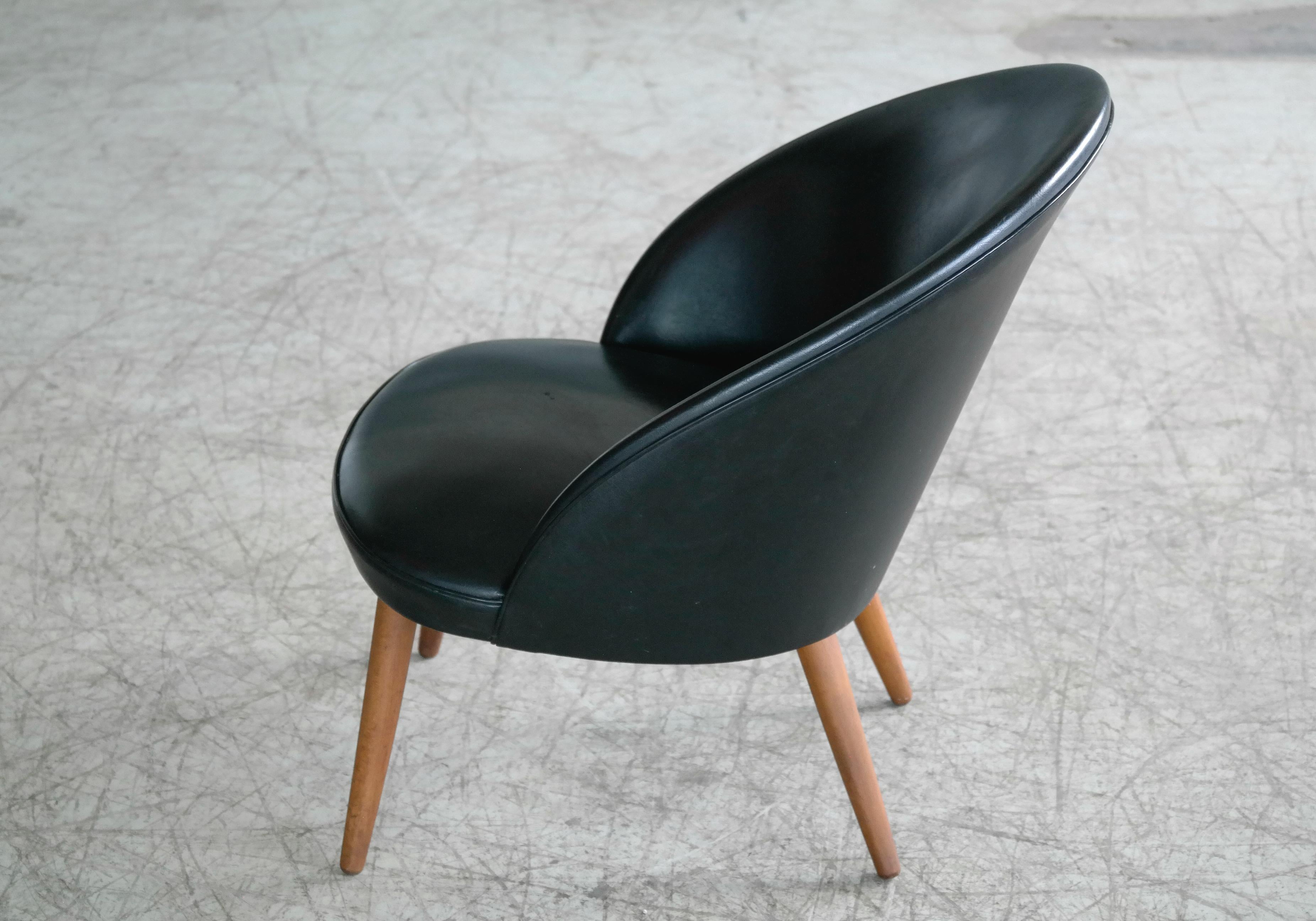 Danish Midcentury Black Vinyl Easy Chair Model 301 by Ejvind Johansson, 1958 In Good Condition In Bridgeport, CT