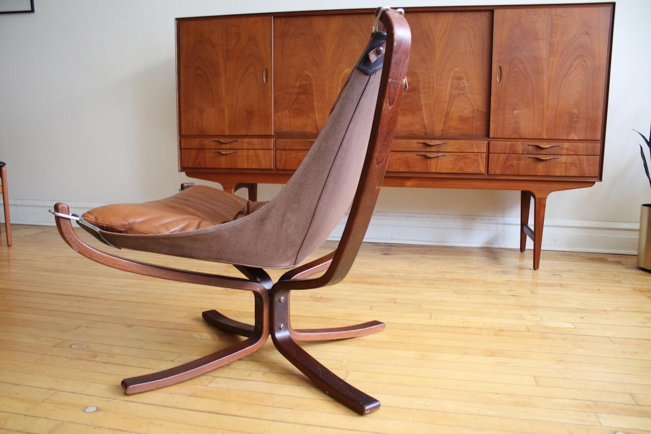 Danish Midcentury Brown Leather Sigurd Ressell Falcon Chair In Good Condition In Brooklyn, NY