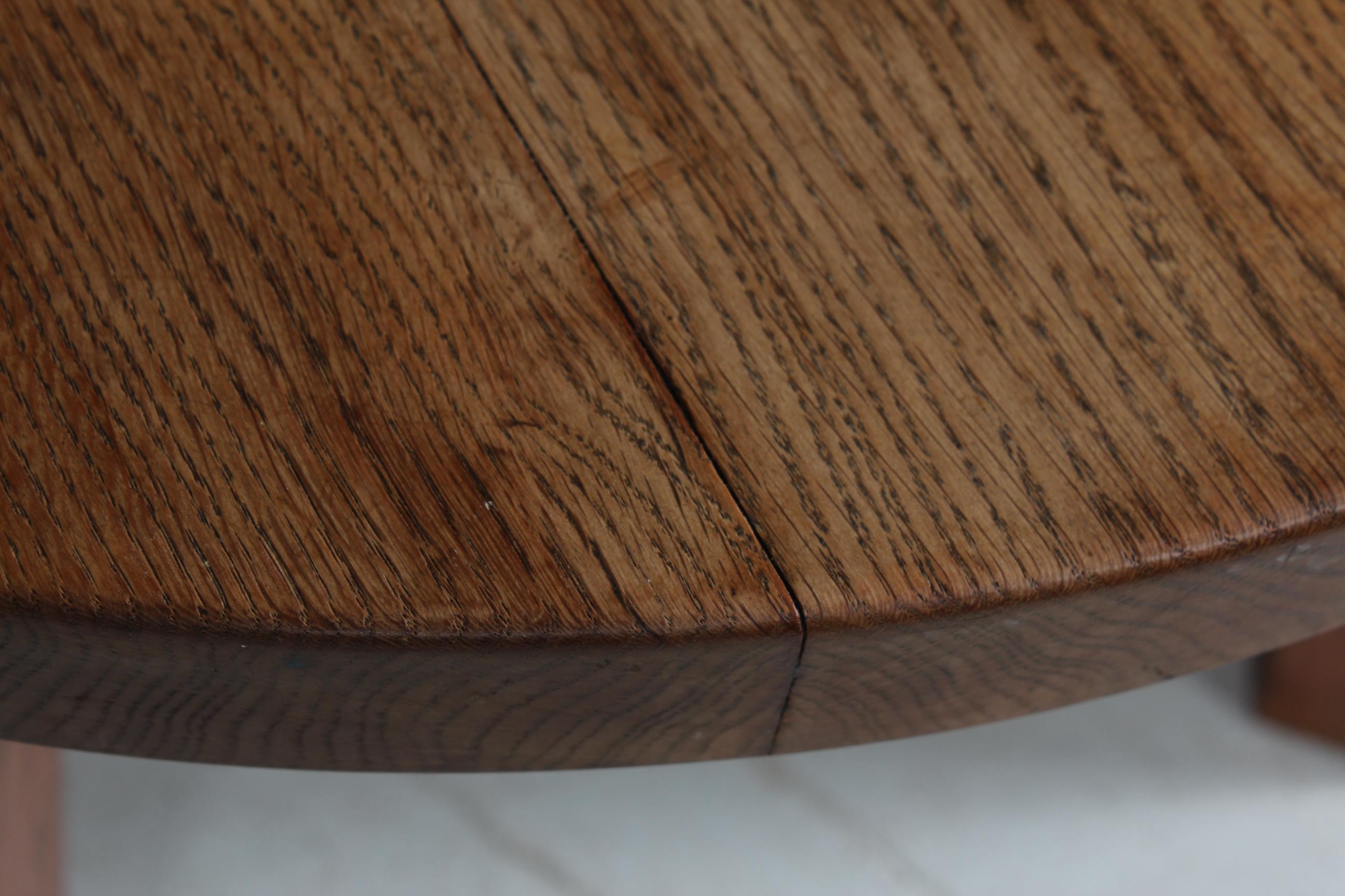 Danish Midcentury Brutalist Round Coffee Table of Solid Oak by Cabinetmaker 1950 For Sale 1