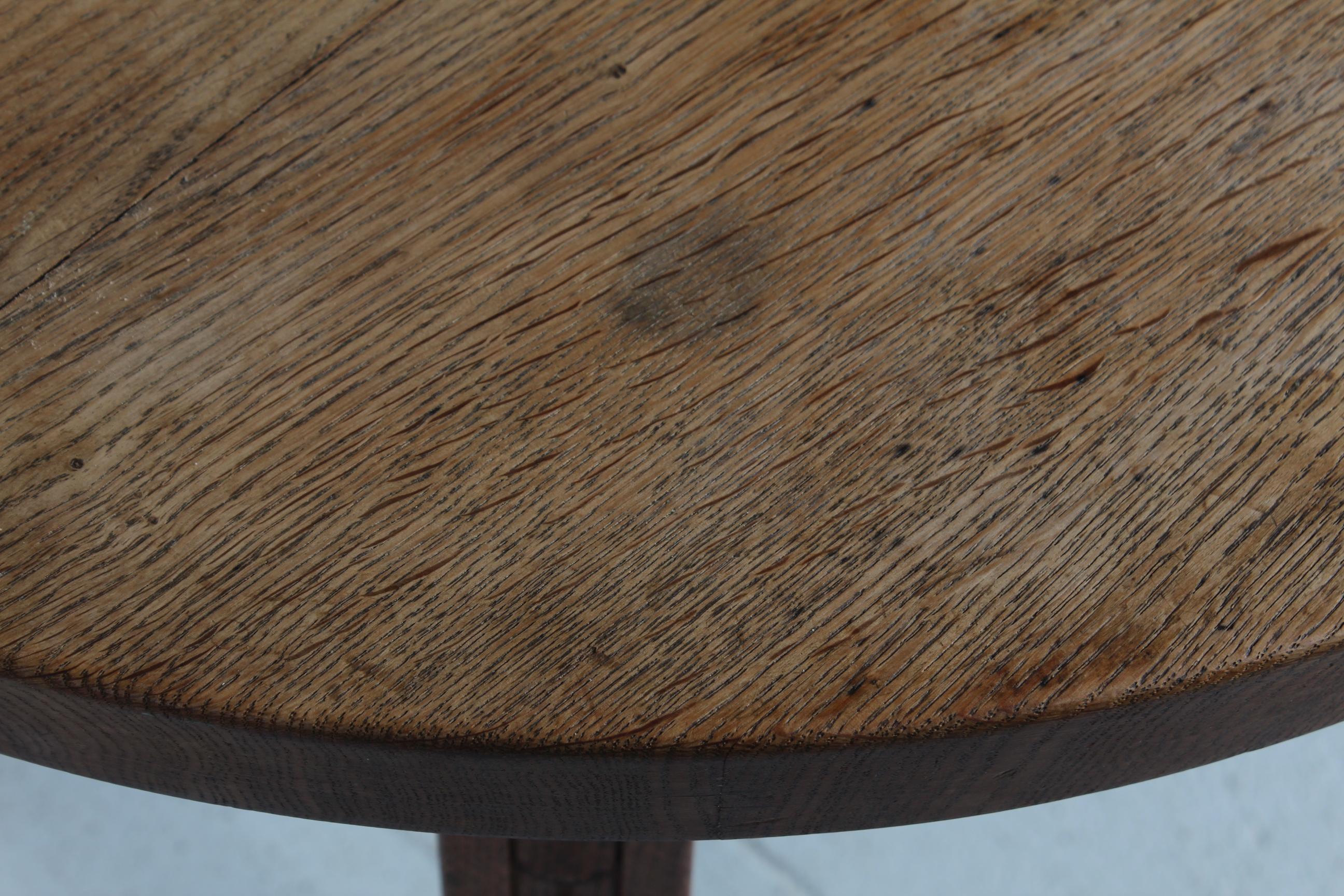 Danish Midcentury Brutalist Round Coffee Table of Solid Oak by Cabinetmaker 1950 For Sale 2