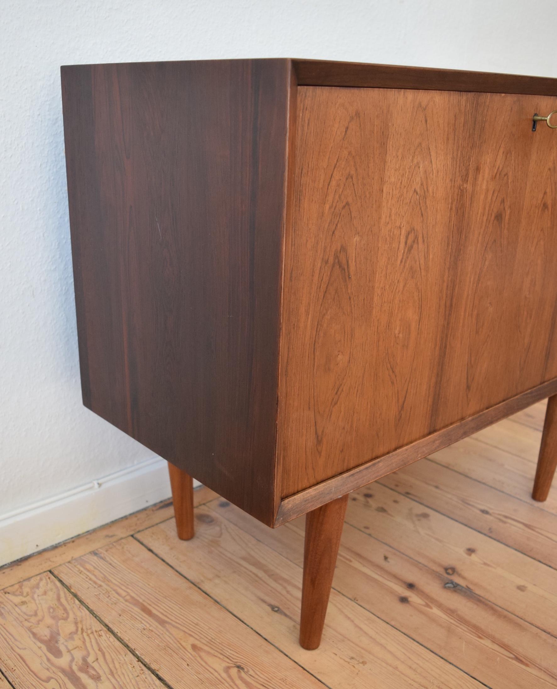 Modernist Brazilian rosewood Poul Cadovius CADO bar cabinet with fold-down door 
Designed by Poul Cadovius - Produced by System CADO - Model CADO - Year of design 1965

Very elegant and practical rosewood cabinet with fold-down door. Features