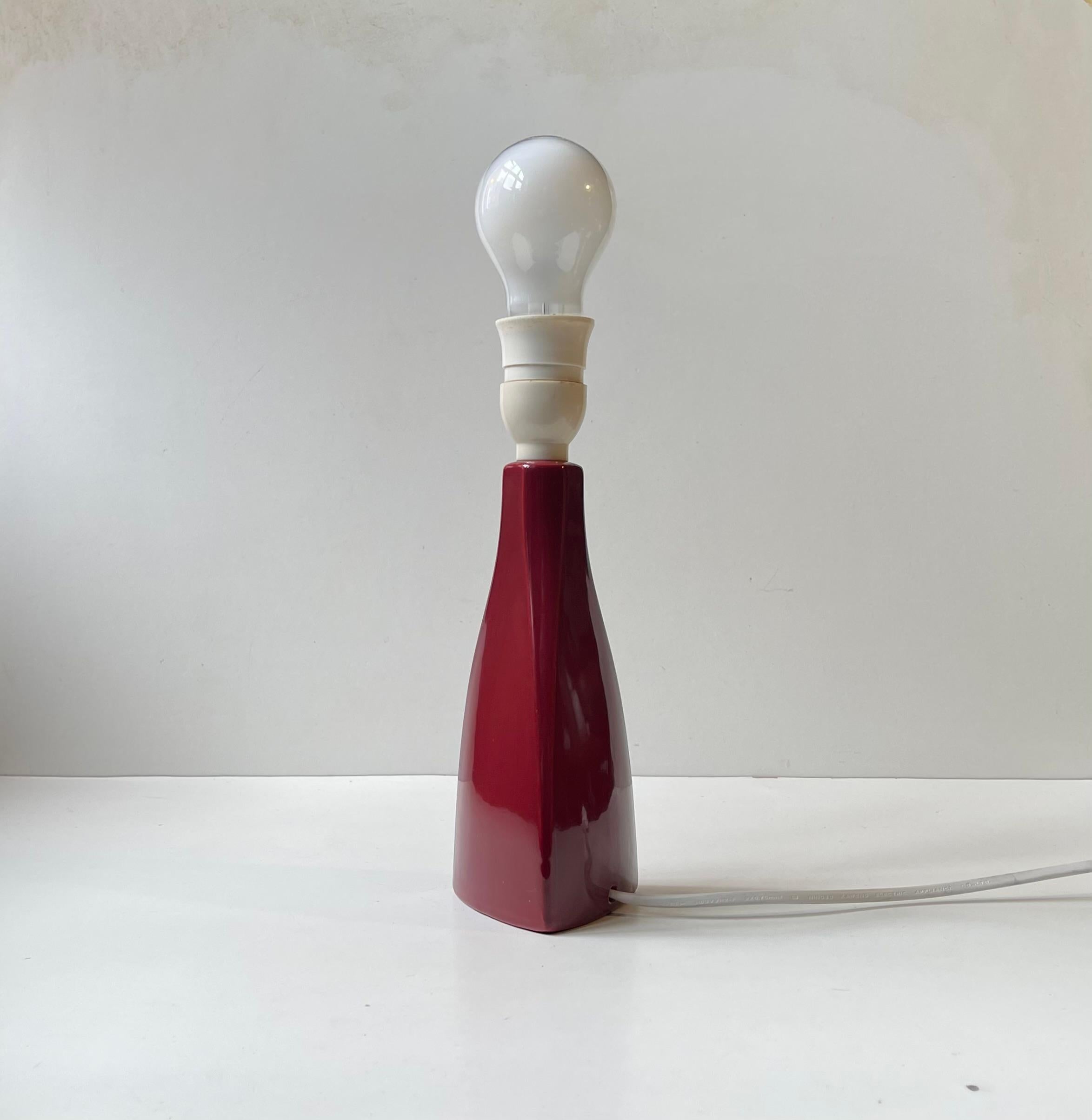 Danese Lampada da tavolo in ceramica danese del Medioevo con vetro marrone di Nordisk Solar in vendita