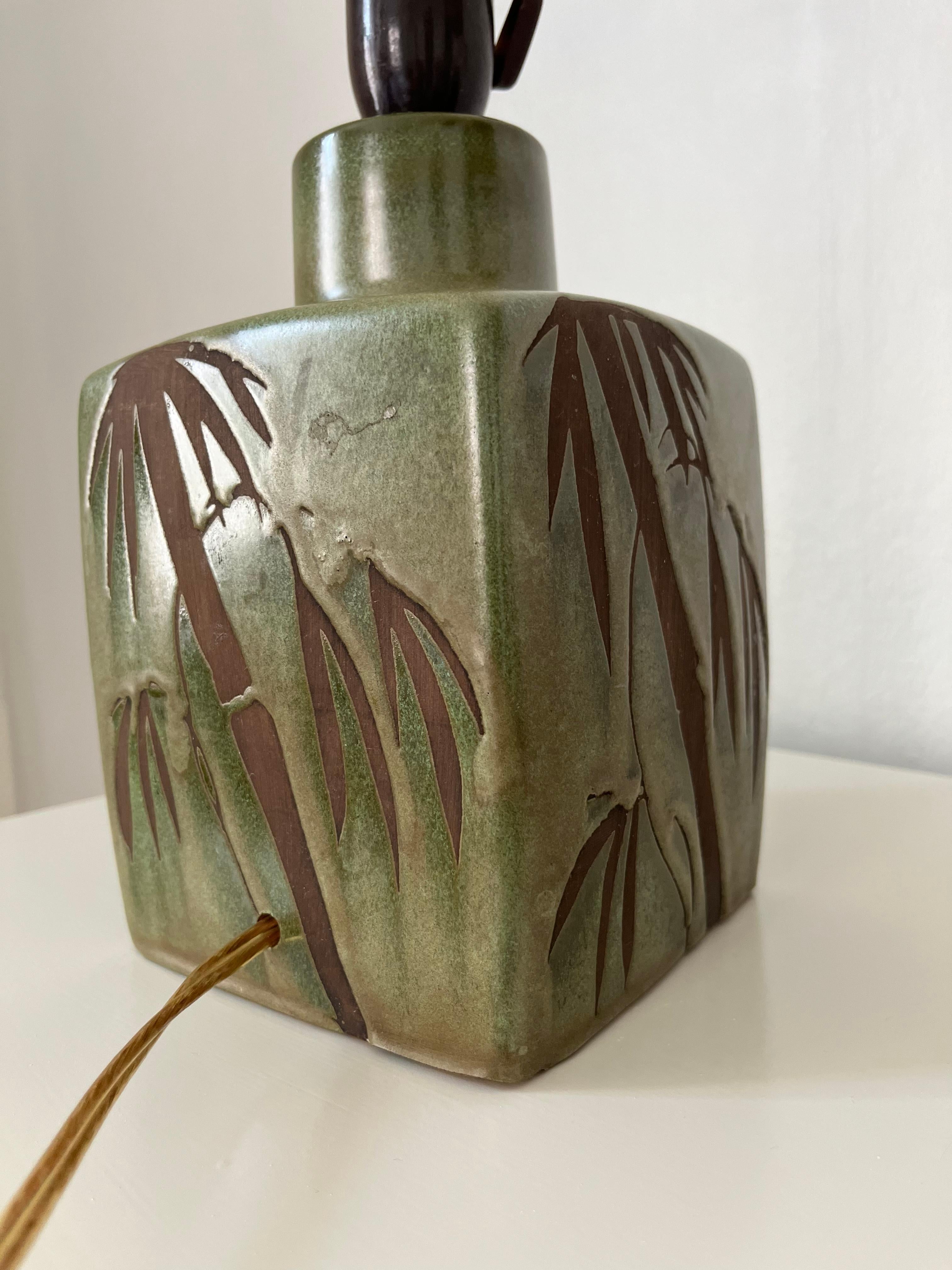 Danish midcentury ceramic table lamp with palm decorations For Sale 3