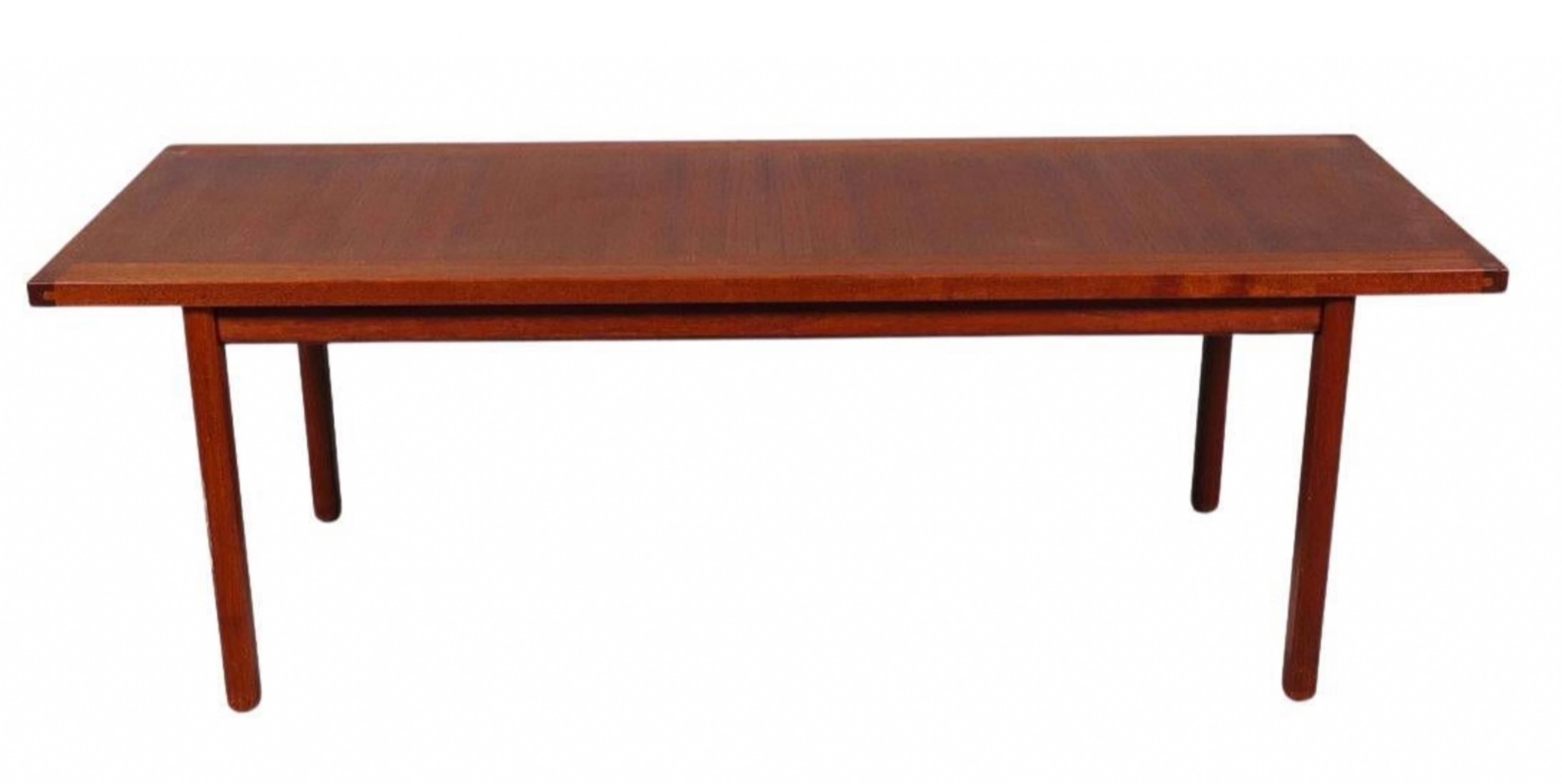 Mid-Century Modern Danish midcentury coffee table in teak For Sale