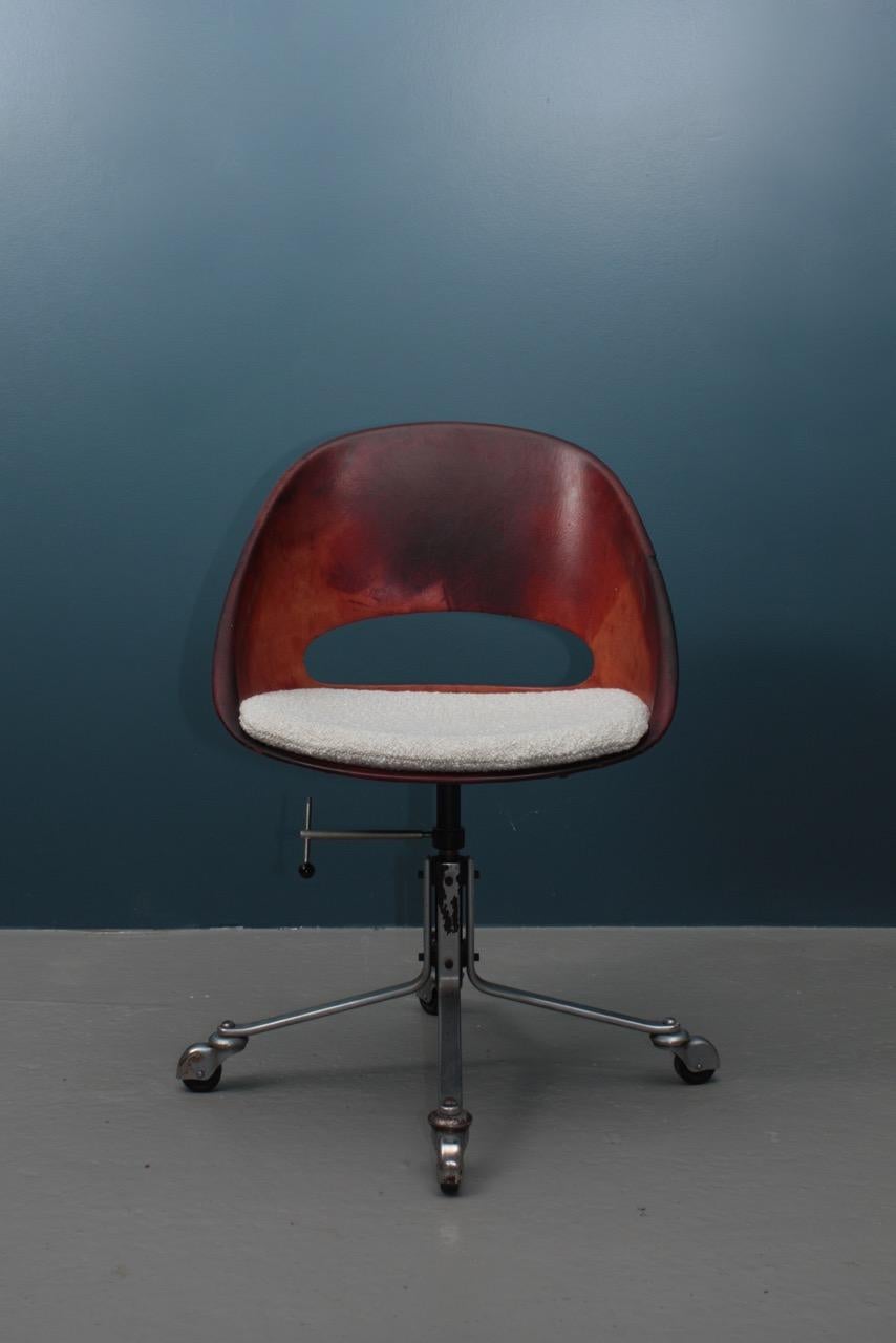 Danish Midcentury Desk Chair in Patinated Leather, 1960s 5
