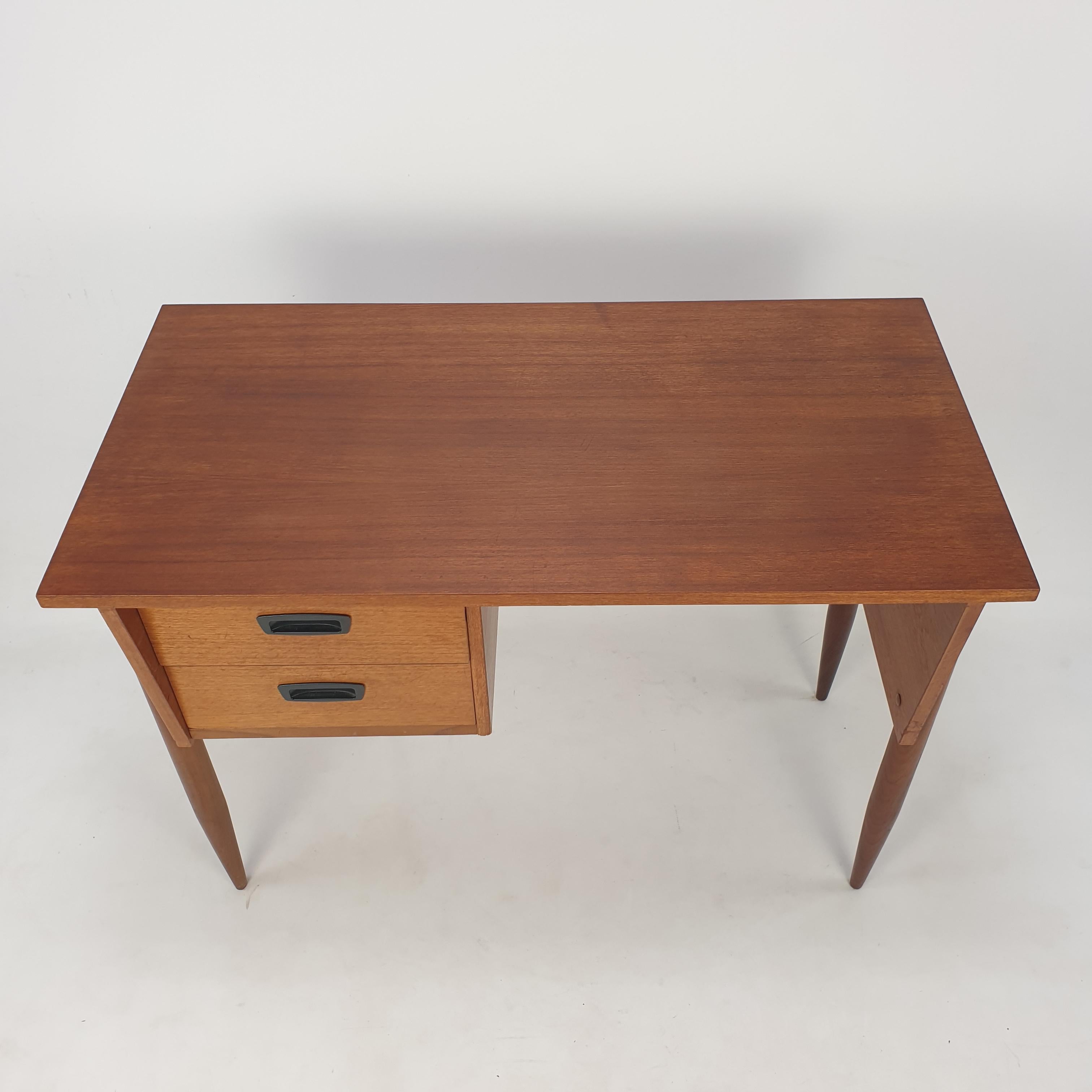 Mid Century Danish Desk in Teak, 1960s In Good Condition In Oud Beijerland, NL