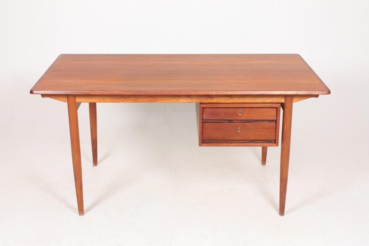 Scandinavian Modern Danish Midcentury Desk in Teak and Oak, 1960s For Sale