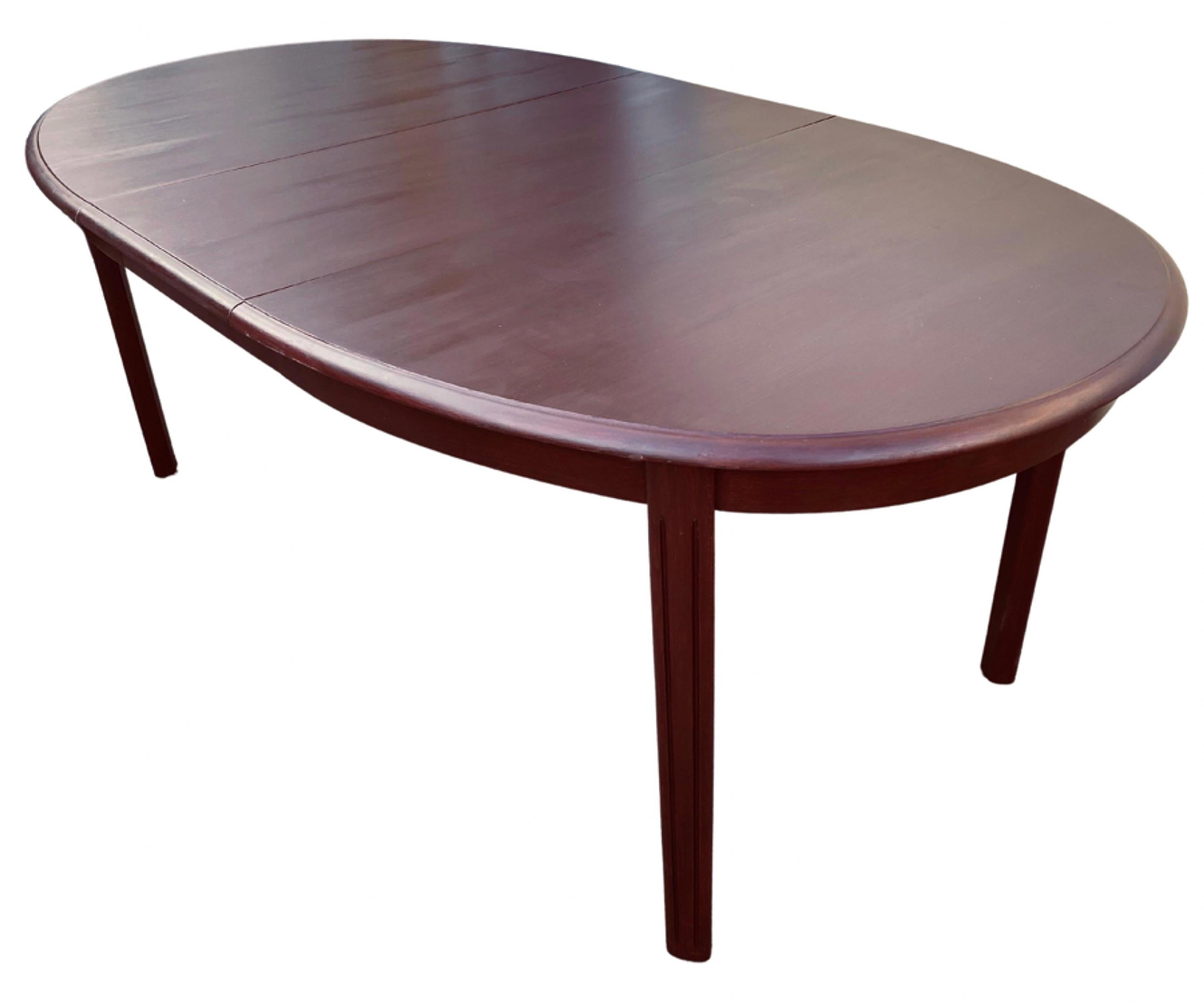 Mid-Century Modern Danish Midcentury Dining Table in Mahogany with Two Extra Leafs For Sale