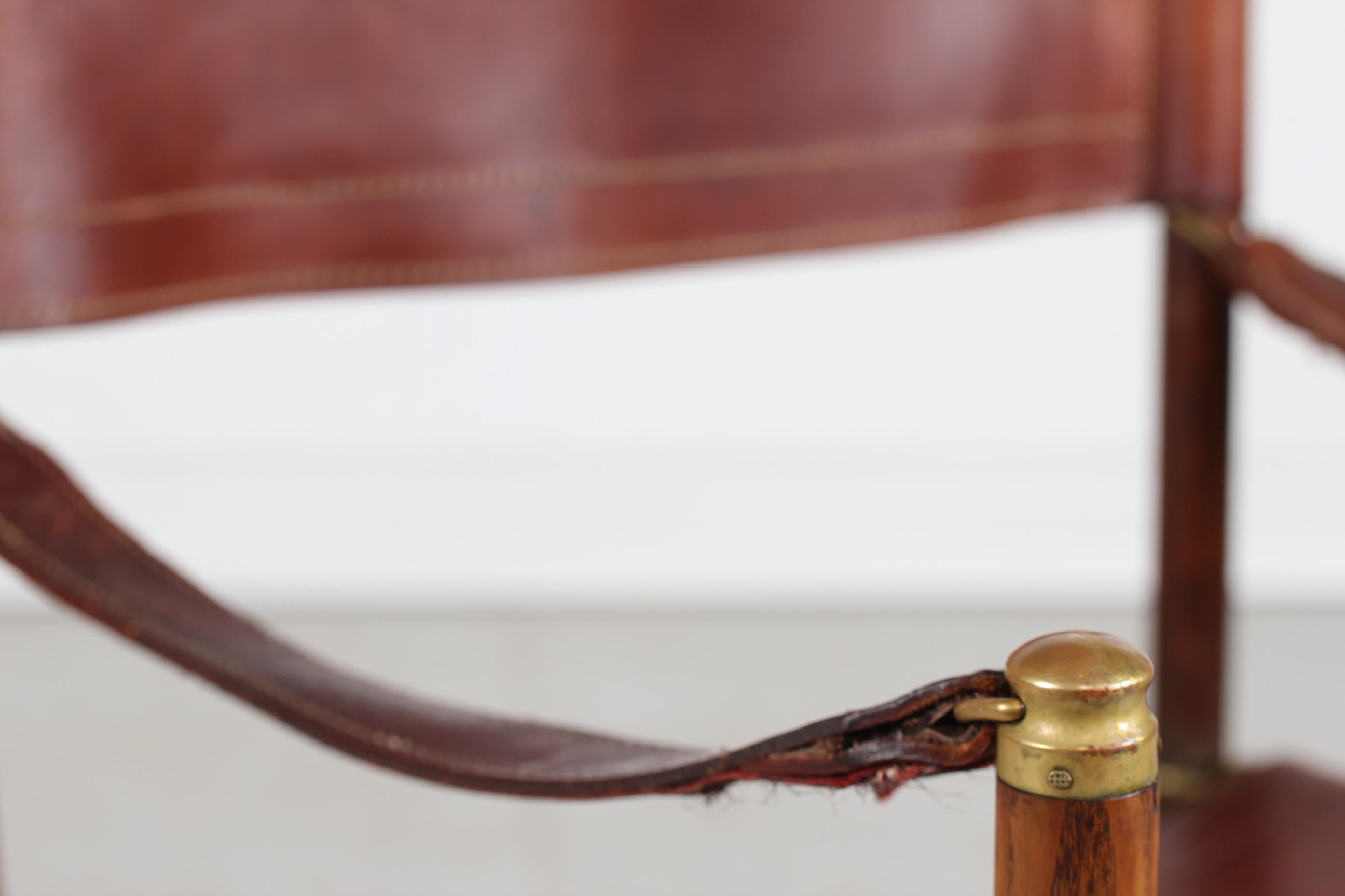Danish Midcentury Directors Safari Chair of Elm Wood, Core Leather, Brass, 1960s 4