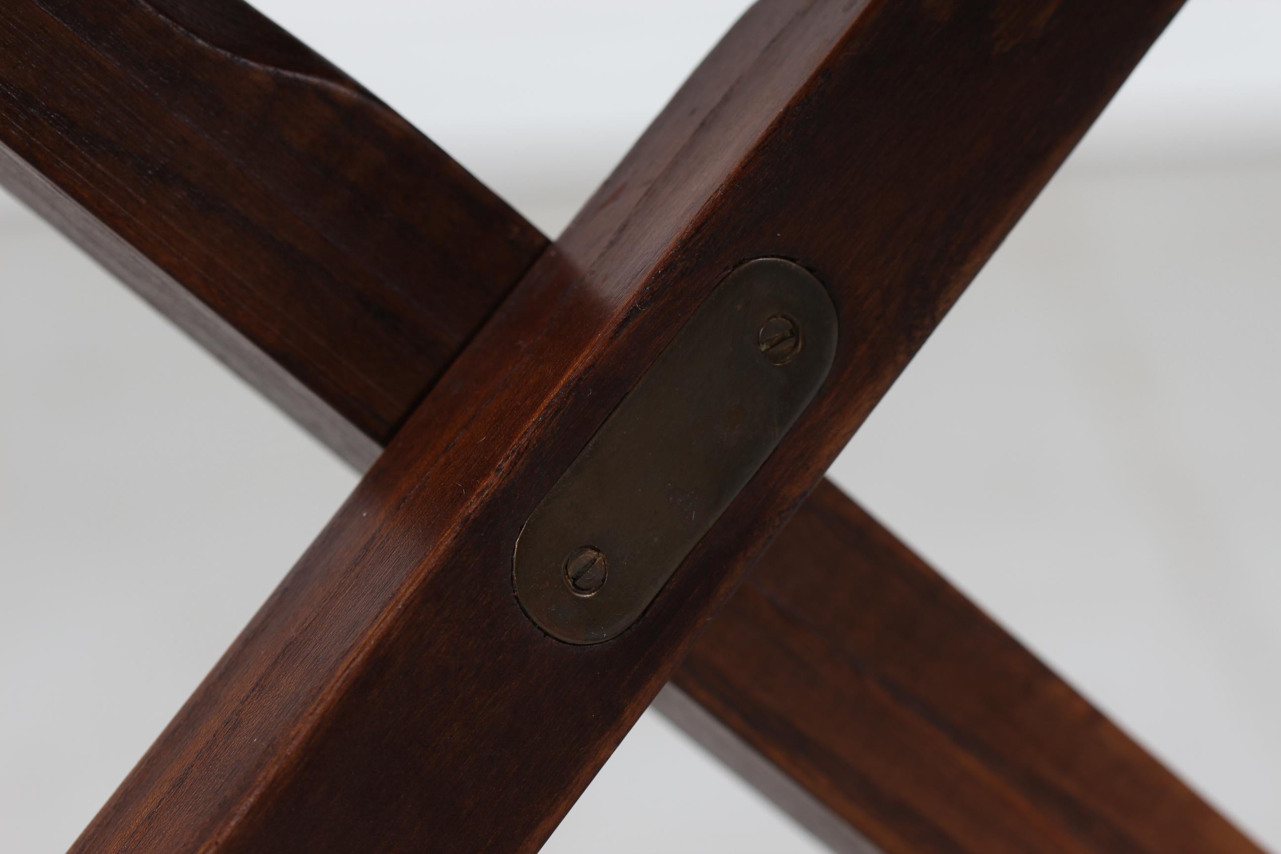 Danish Midcentury Directors Safari Chair of Elm Wood, Core Leather, Brass, 1960s 10