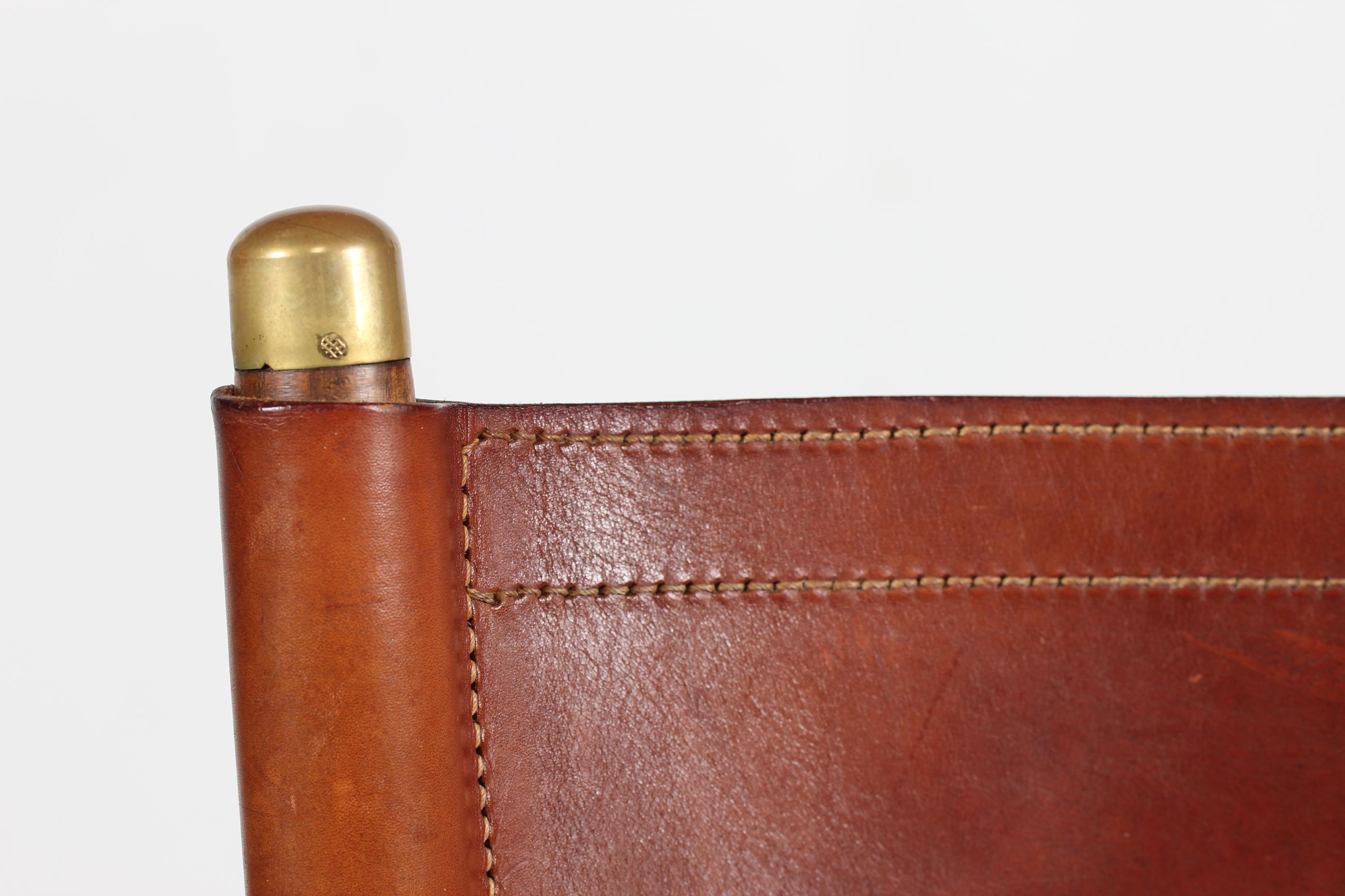 Danish Midcentury Directors Safari Chair of Elm Wood, Core Leather, Brass, 1960s 1