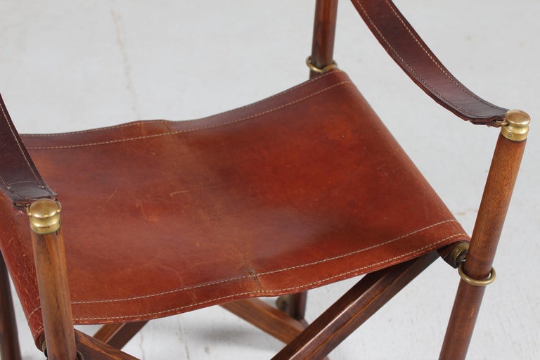 Danish Midcentury Directors Safari Chair of Elm Wood, Core Leather, Brass, 1960s For Sale 4